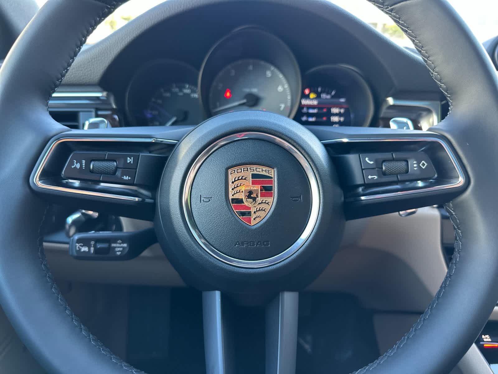 Thumbnail: 2026 Porsche Macan - 26