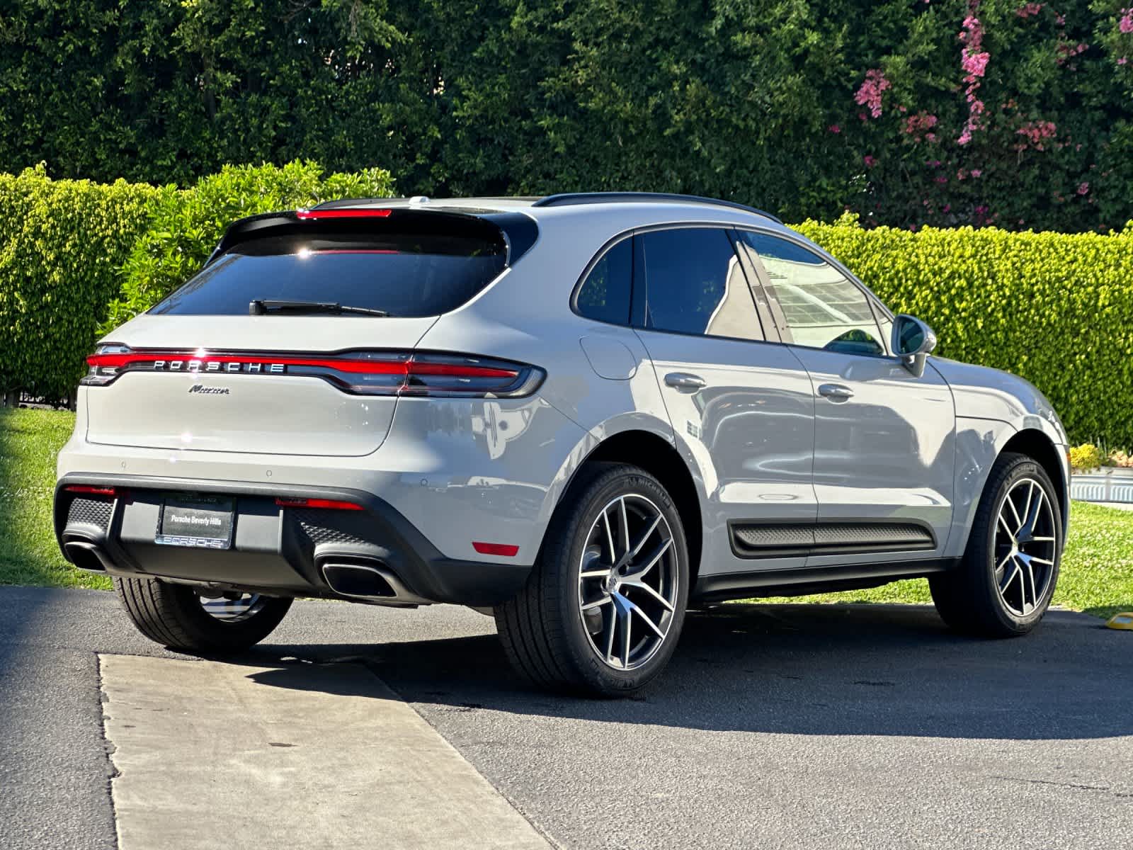 Thumbnail: 2026 Porsche Macan - 8
