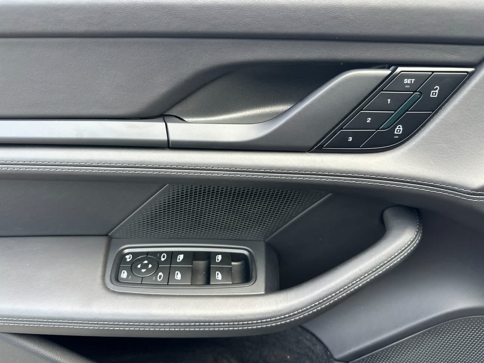 Thumbnail: 2024 Porsche Taycan - 12