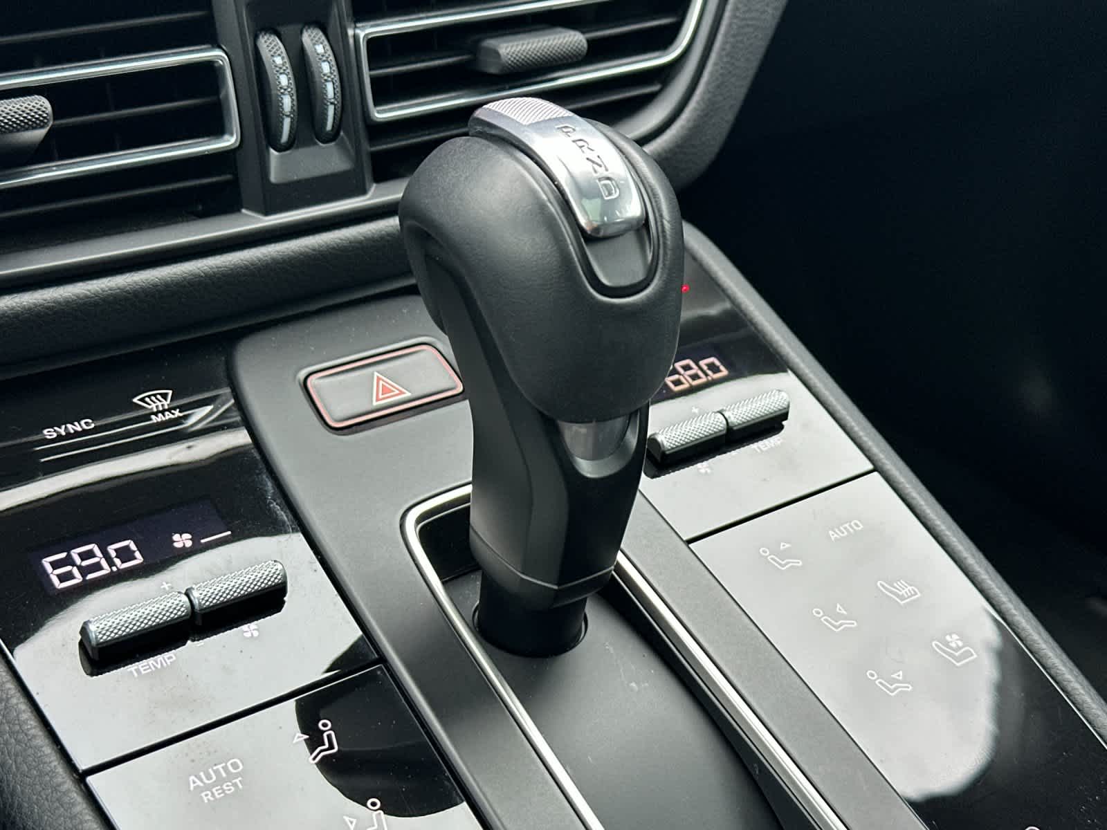 Thumbnail: 2025 Porsche Macan - 25