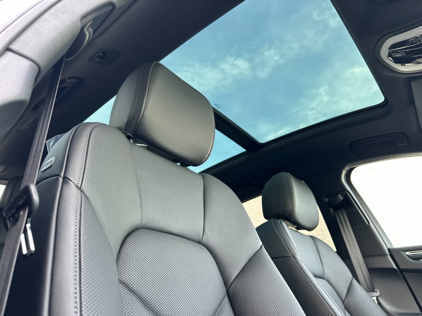 Thumbnail: 2026 Porsche Macan - 18