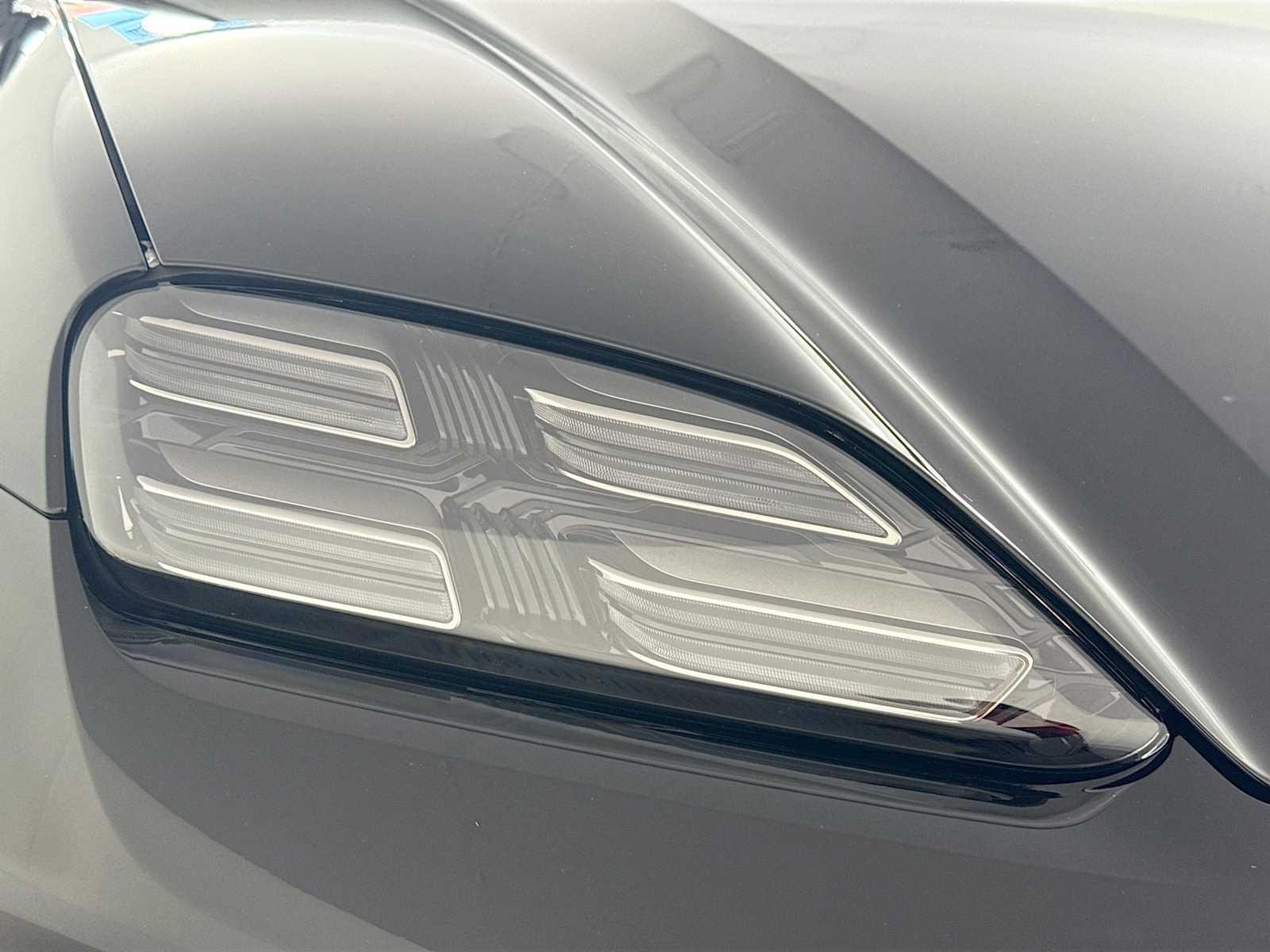 Thumbnail: 2025 Porsche Macan - 28