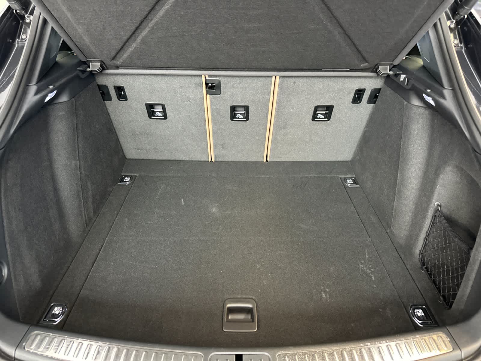 Thumbnail: 2025 Porsche Macan - 16