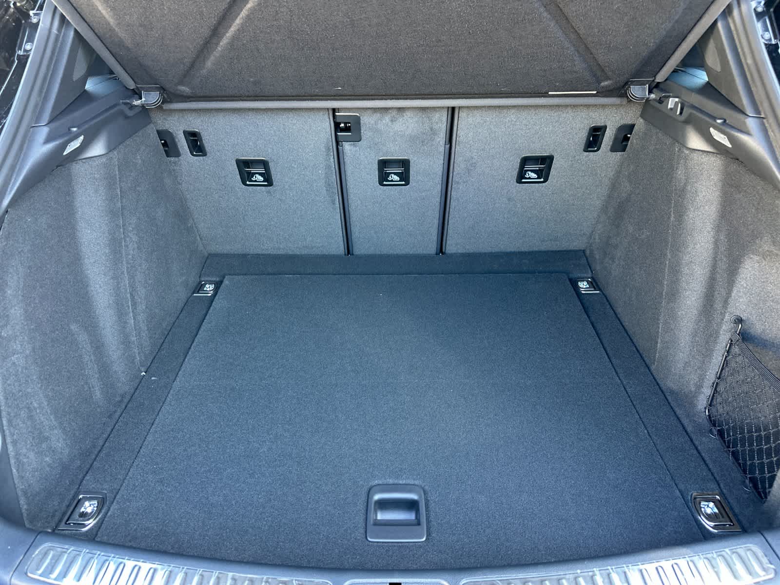 Thumbnail: 2026 Porsche Macan - 16