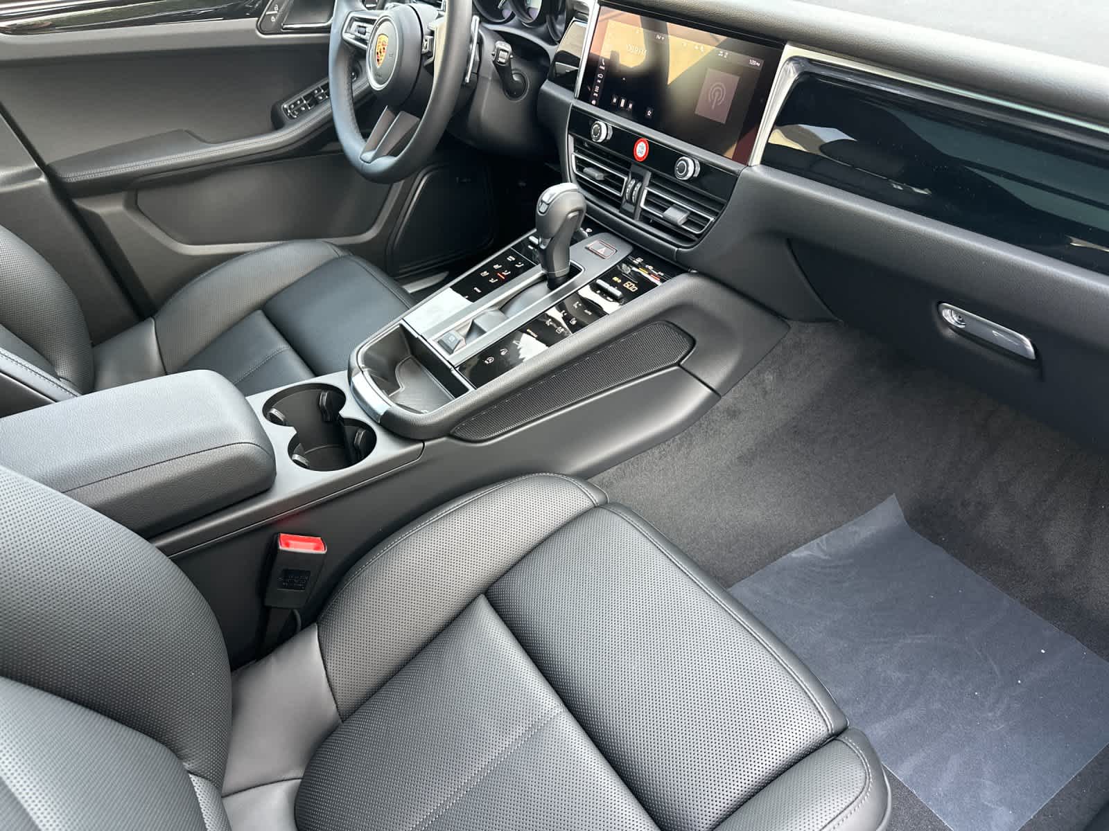 Thumbnail: 2026 Porsche Macan - 17