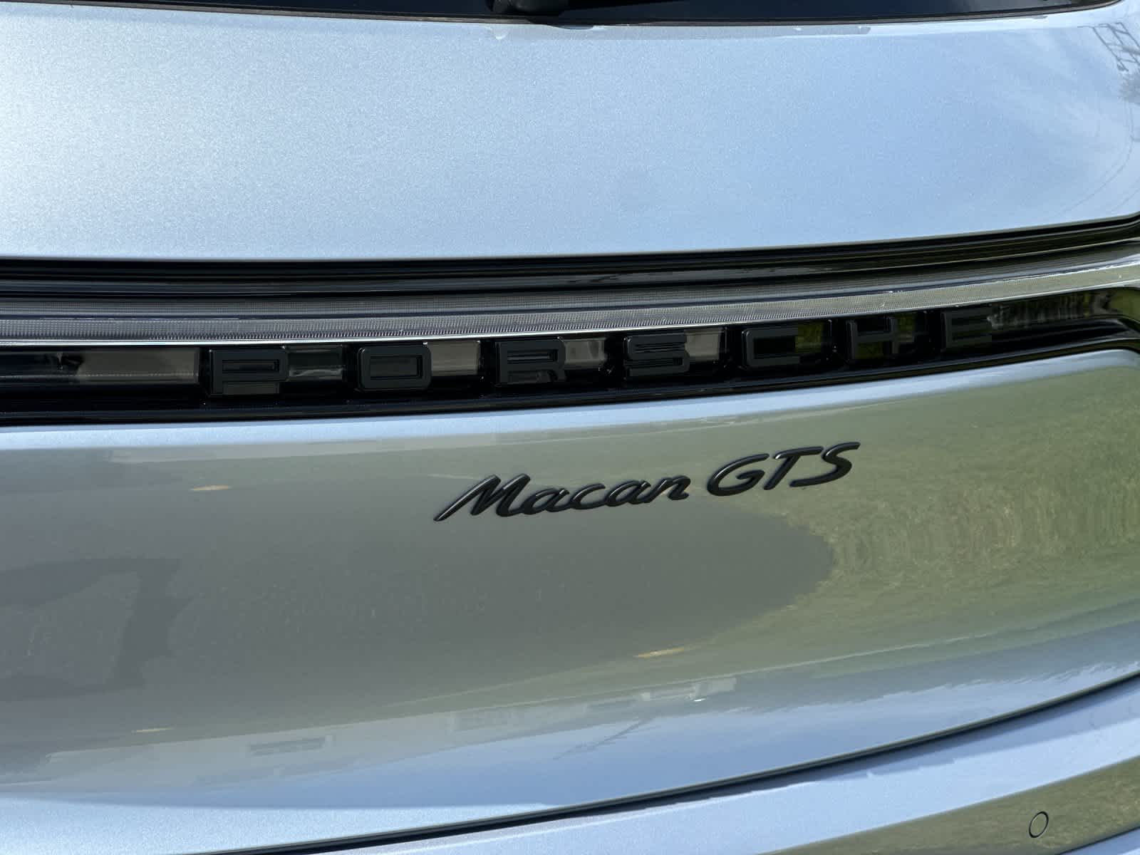 Thumbnail: 2026 Porsche Macan - 32