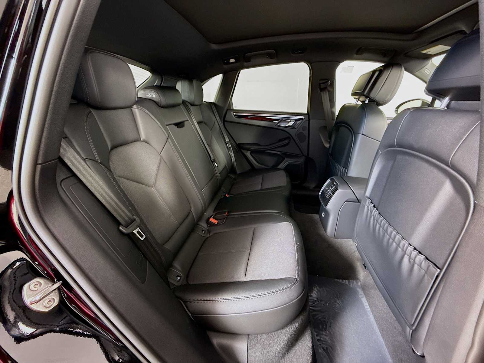 Thumbnail: 2026 Porsche Macan - 20