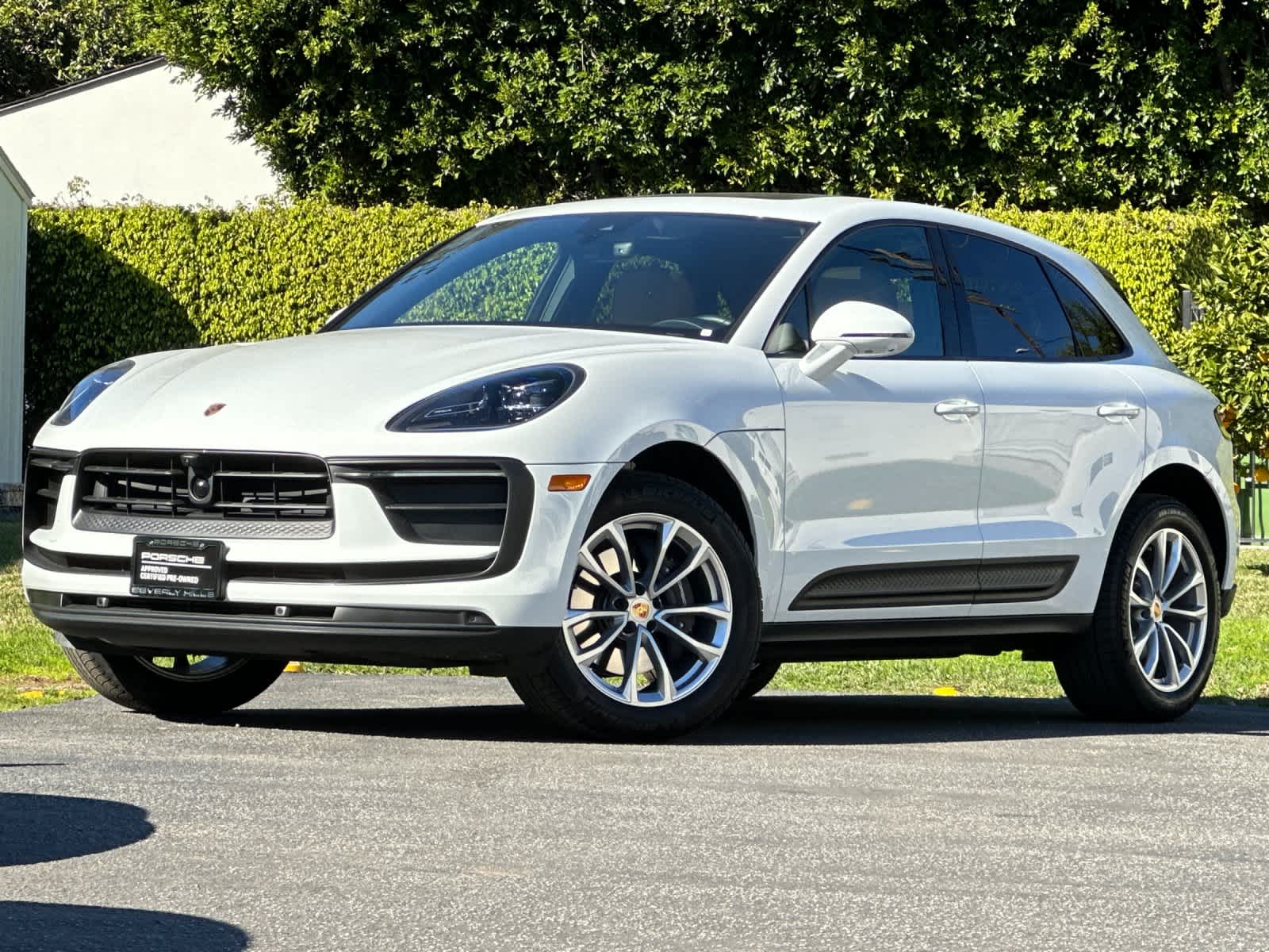 Thumbnail: 2025 Porsche Macan - 1