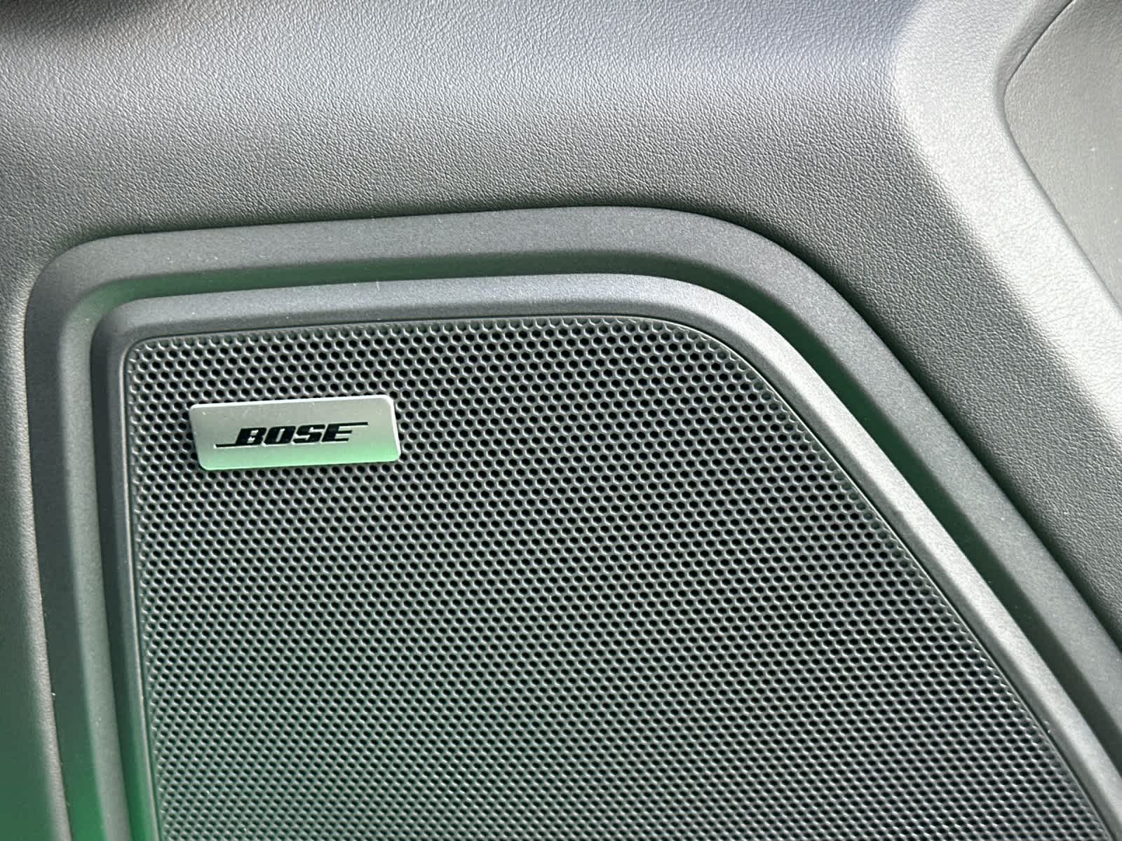 Thumbnail: 2026 Porsche Macan - 20