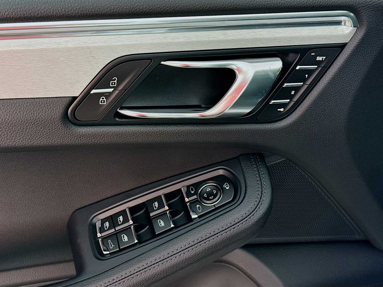 Thumbnail: 2026 Porsche Macan - 14