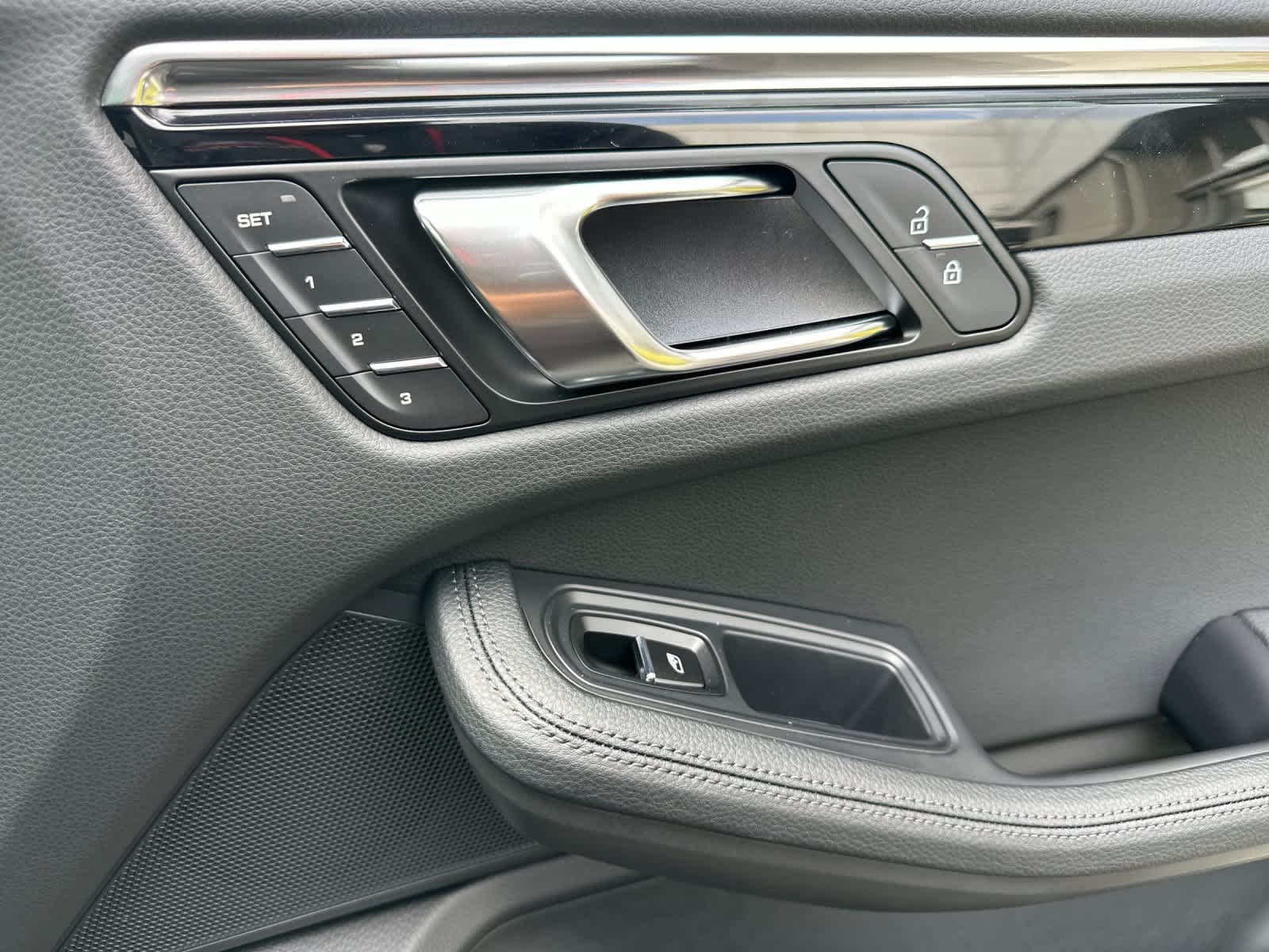 Thumbnail: 2026 Porsche Macan - 19