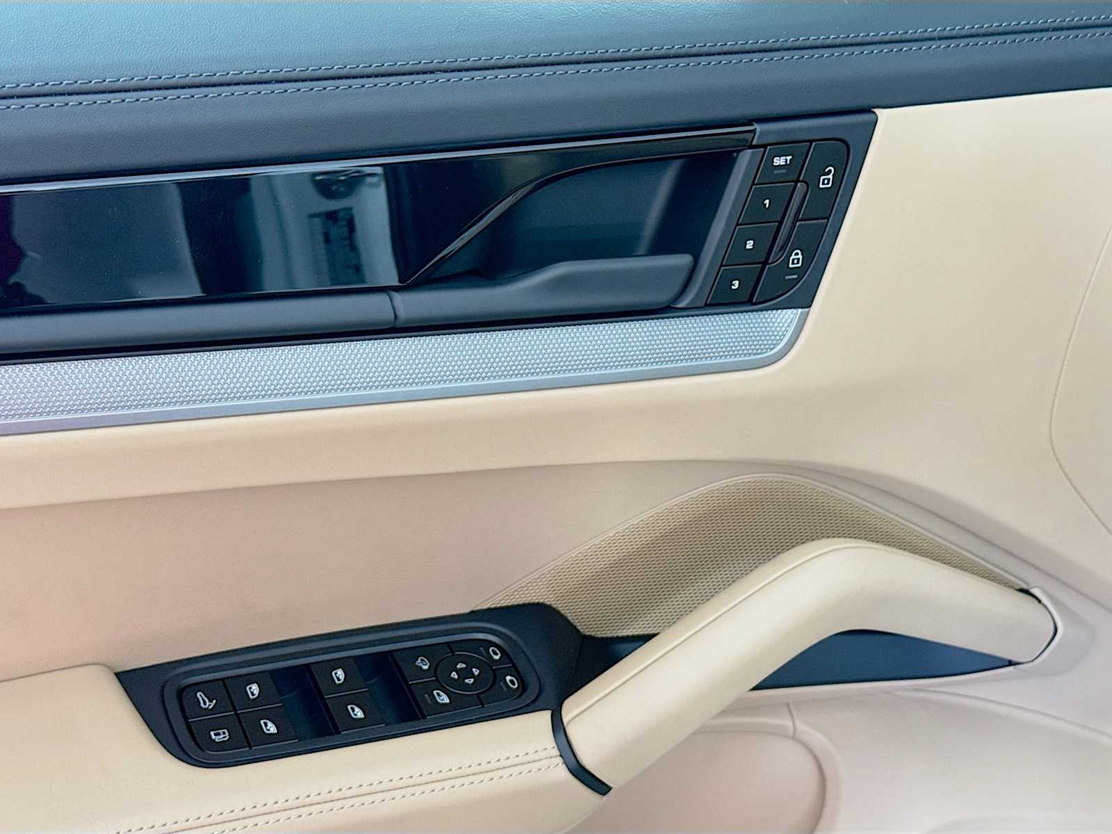 Thumbnail: 2025 Porsche Cayenne - 14