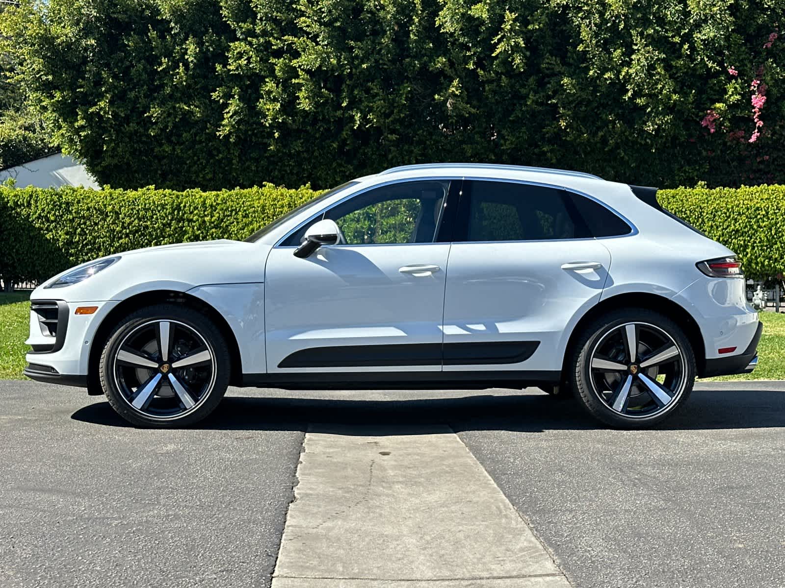 Thumbnail: 2026 Porsche Macan - 2