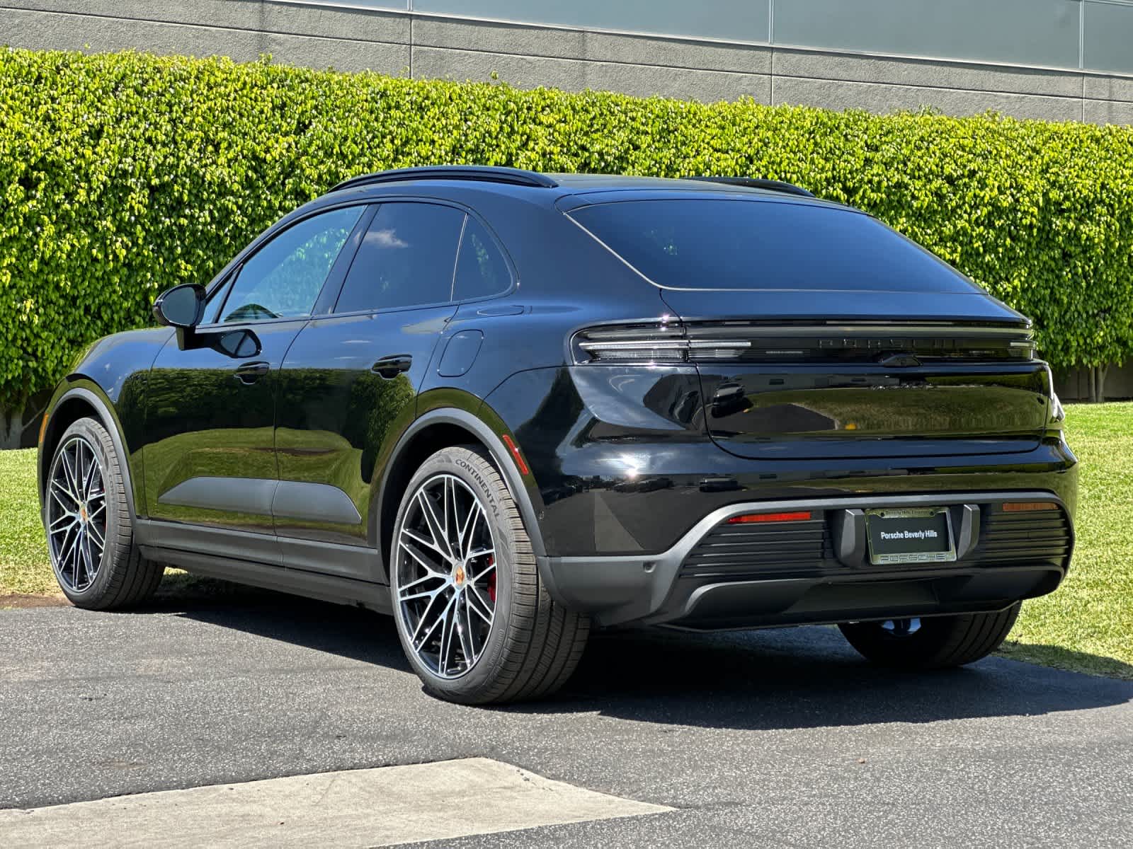 Thumbnail: 2026 Porsche Macan - 3