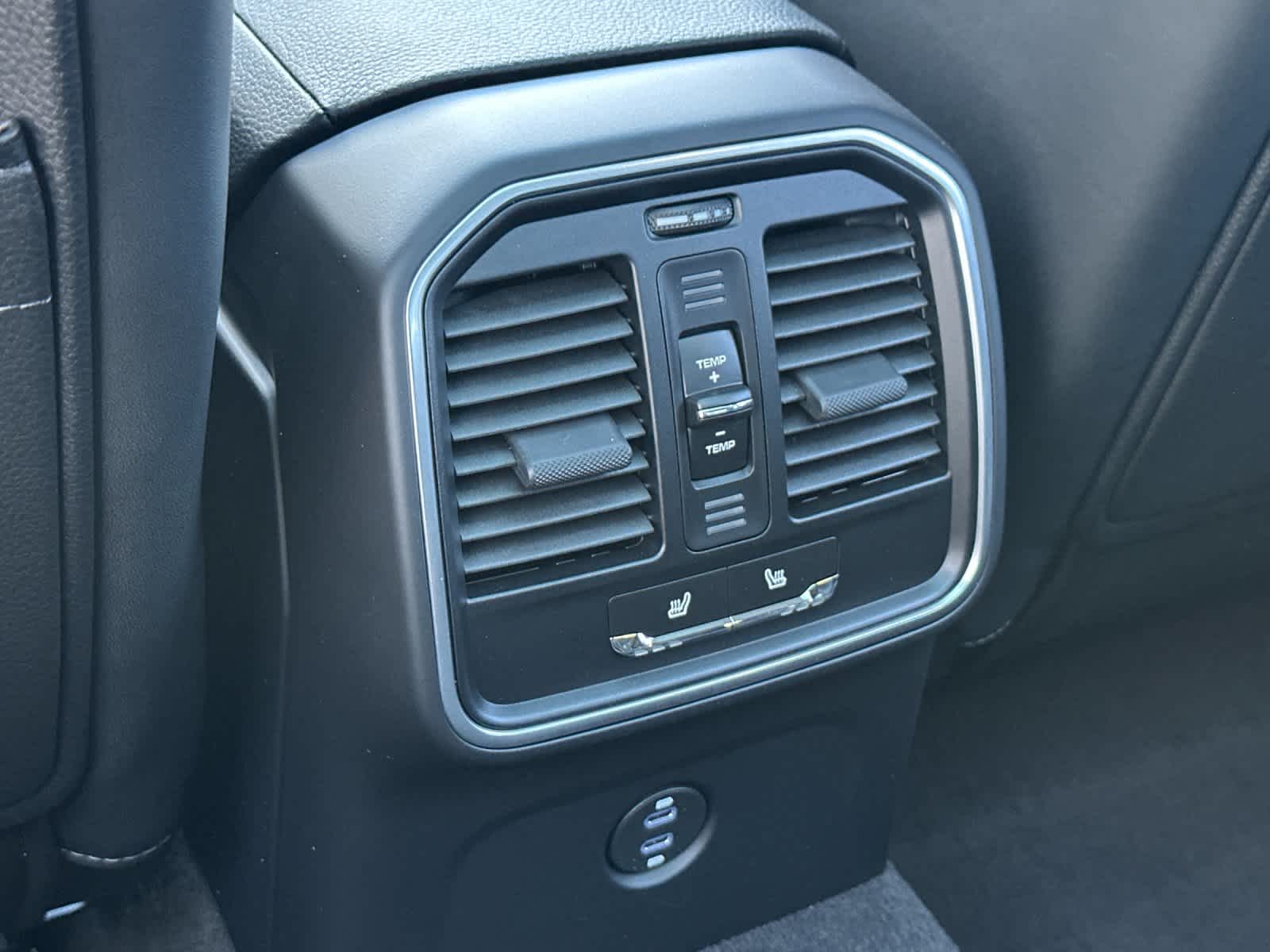 Thumbnail: 2026 Porsche Macan - 14