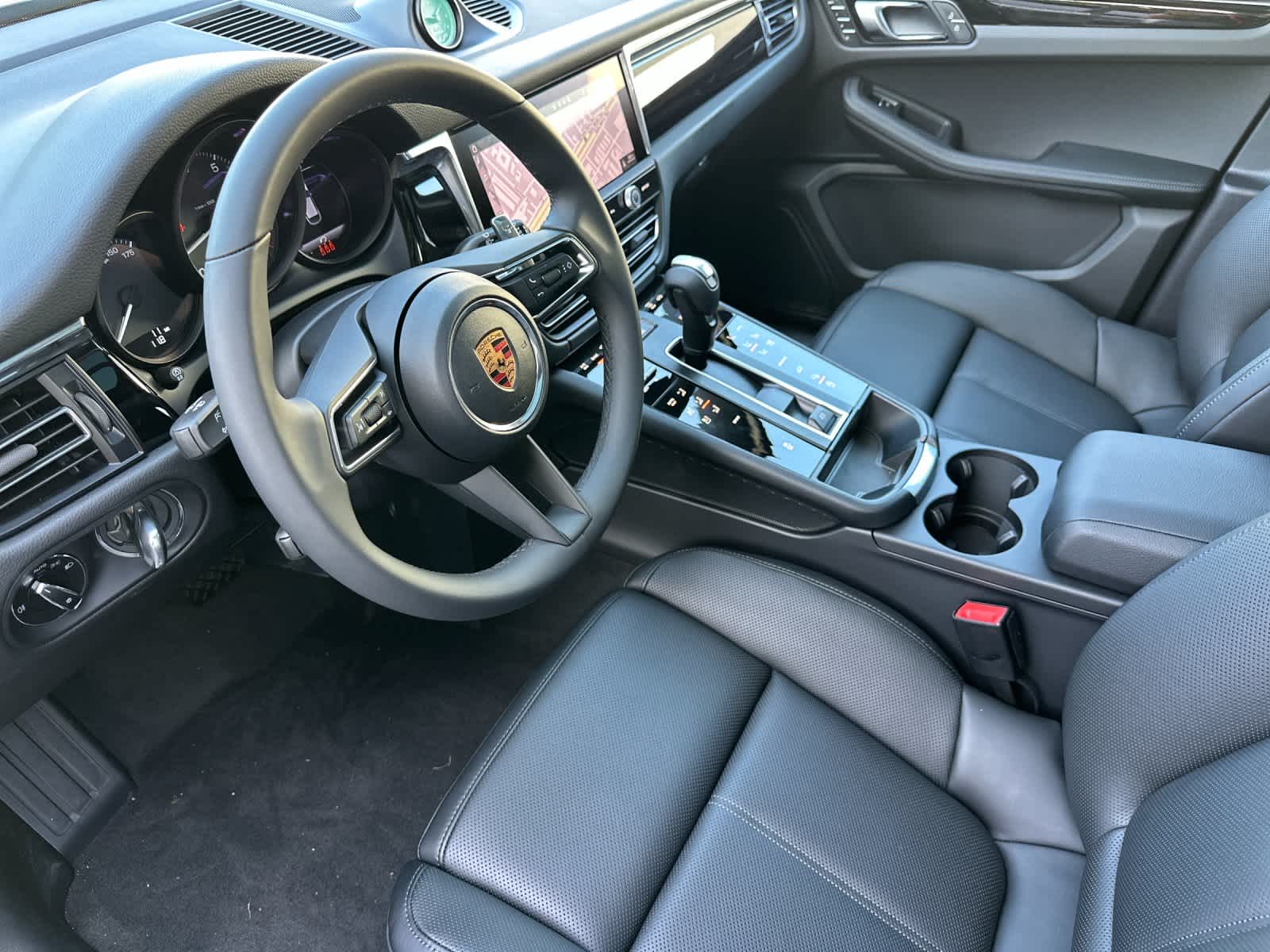 Thumbnail: 2026 Porsche Macan - 4