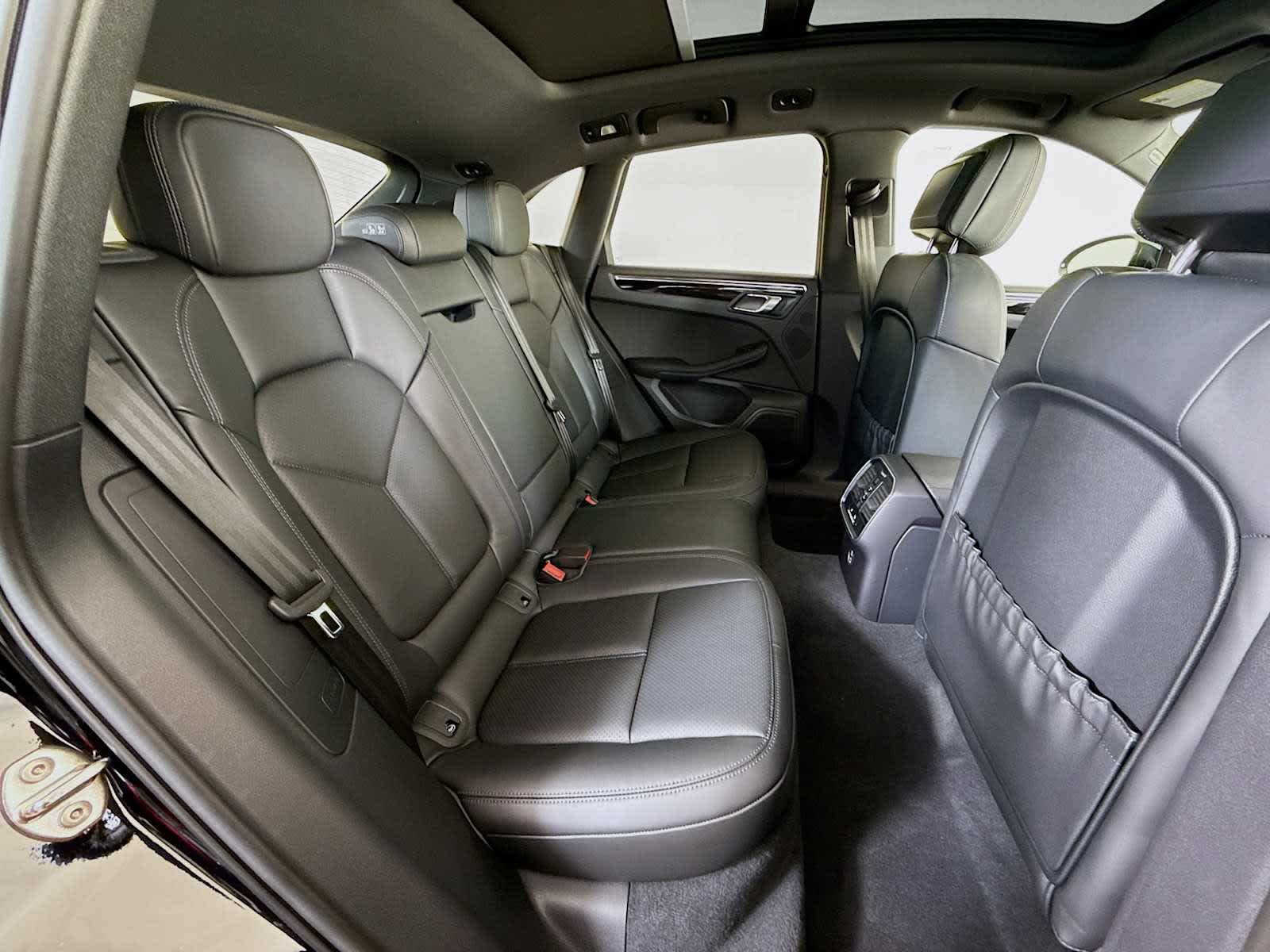 Thumbnail: 2026 Porsche Macan - 20