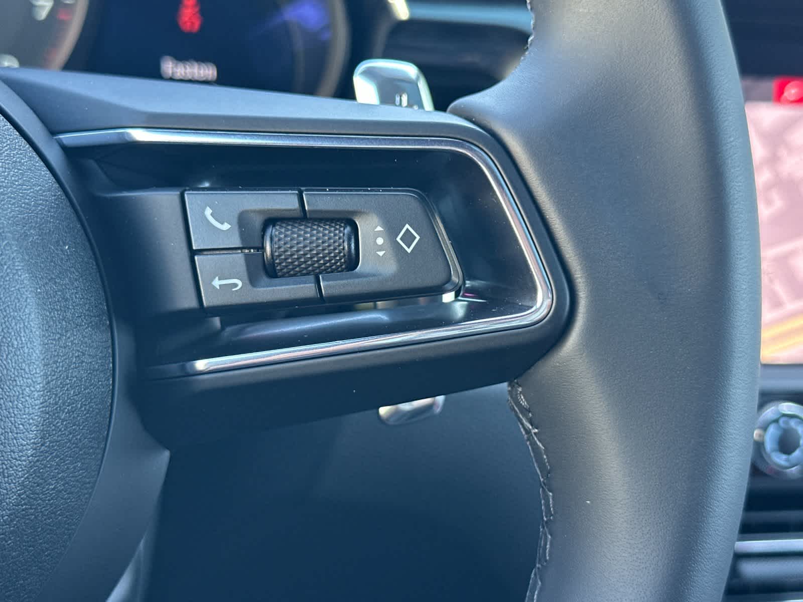 Thumbnail: 2026 Porsche Macan - 28