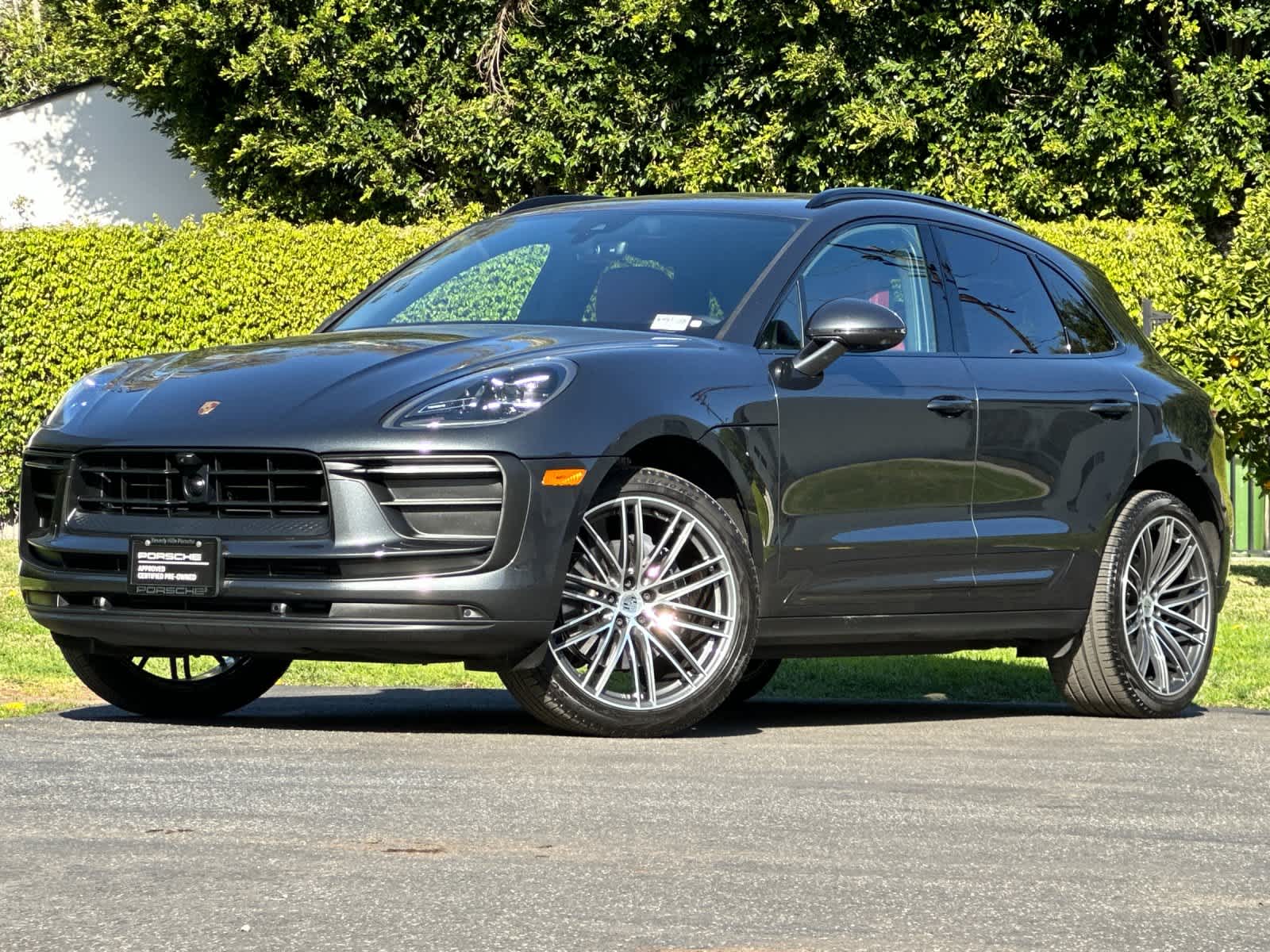 Thumbnail: 2025 Porsche Macan - 1