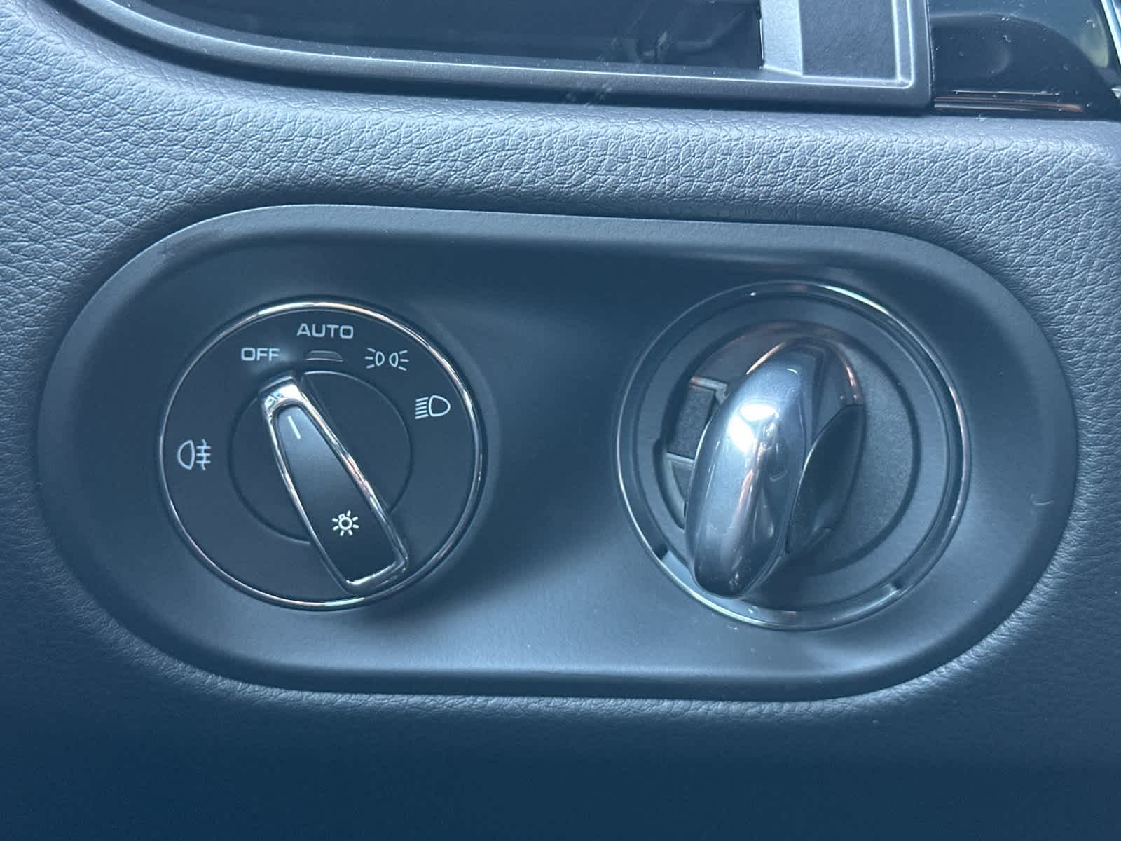 Thumbnail: 2026 Porsche Macan - 30