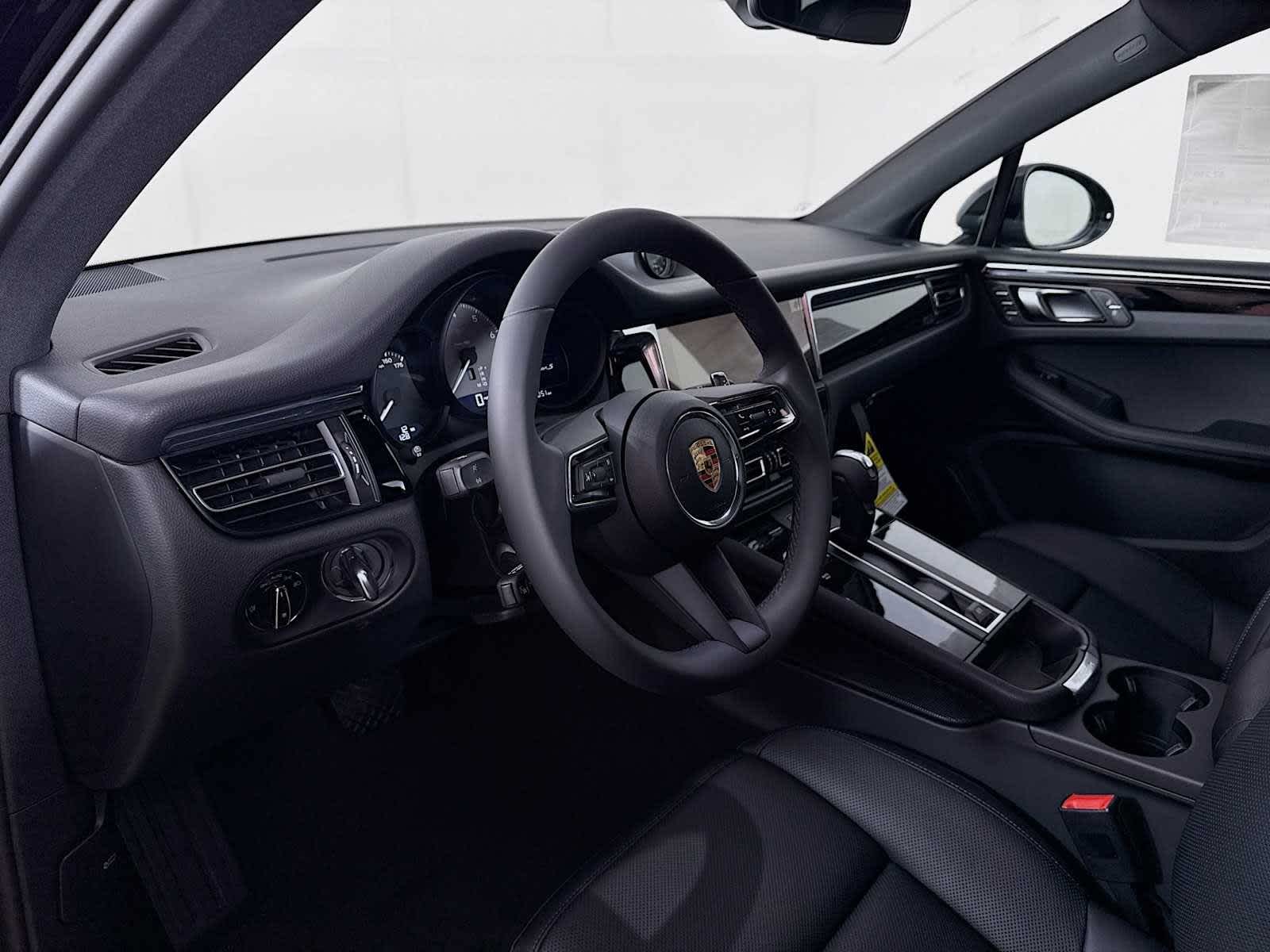 Thumbnail: 2025 Porsche Macan - 4