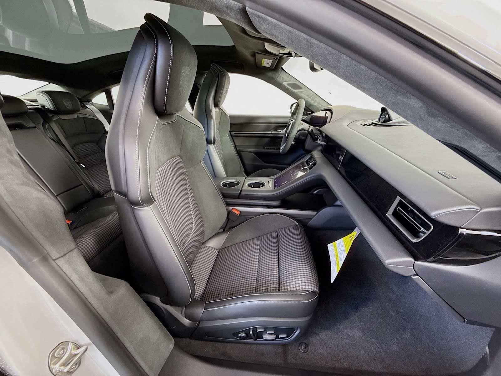 Thumbnail: 2025 Porsche Taycan - 21