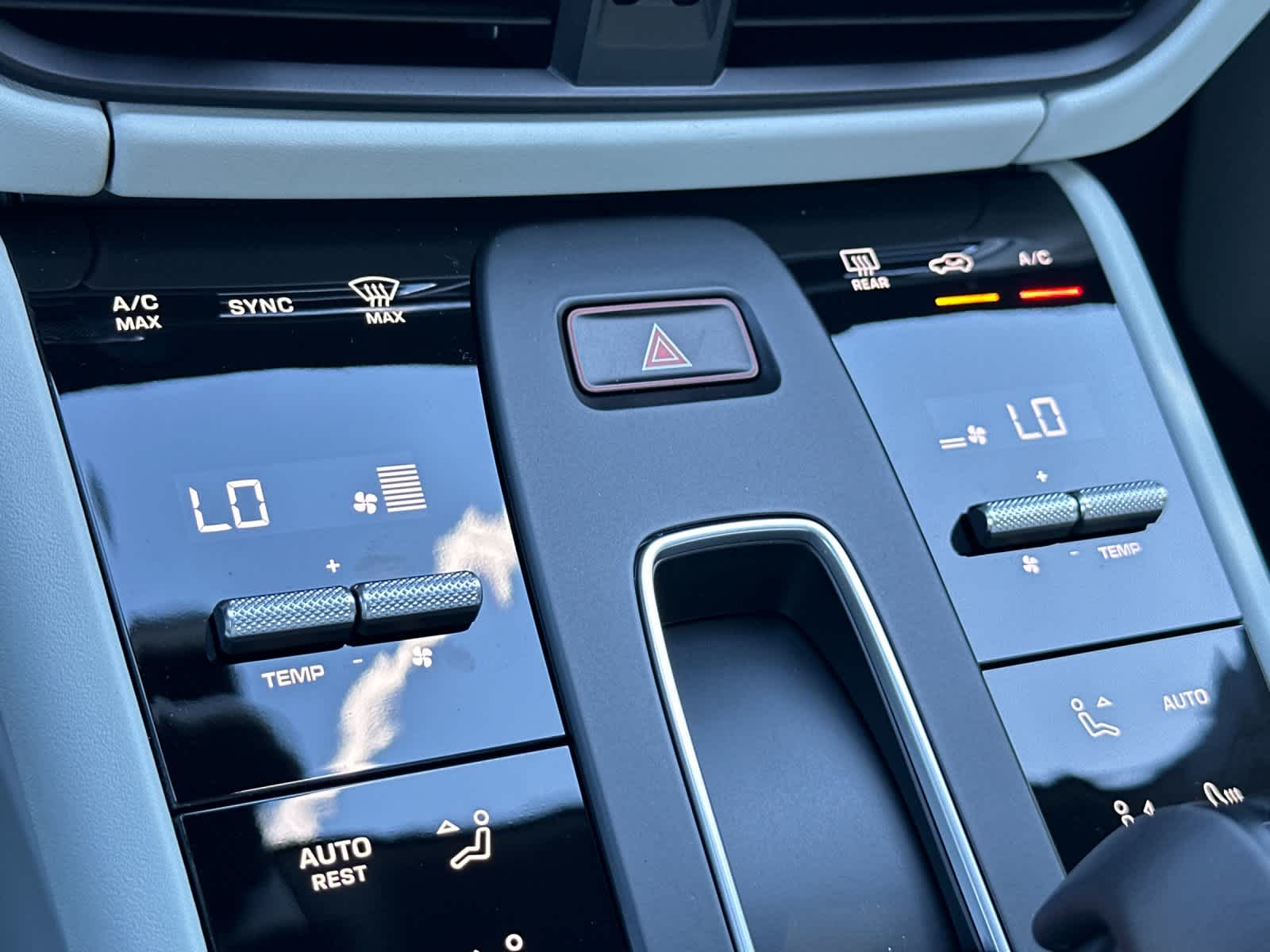 Thumbnail: 2026 Porsche Macan - 23