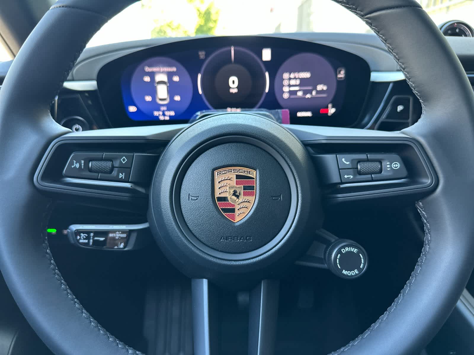 Thumbnail: 2026 Porsche Macan - 27
