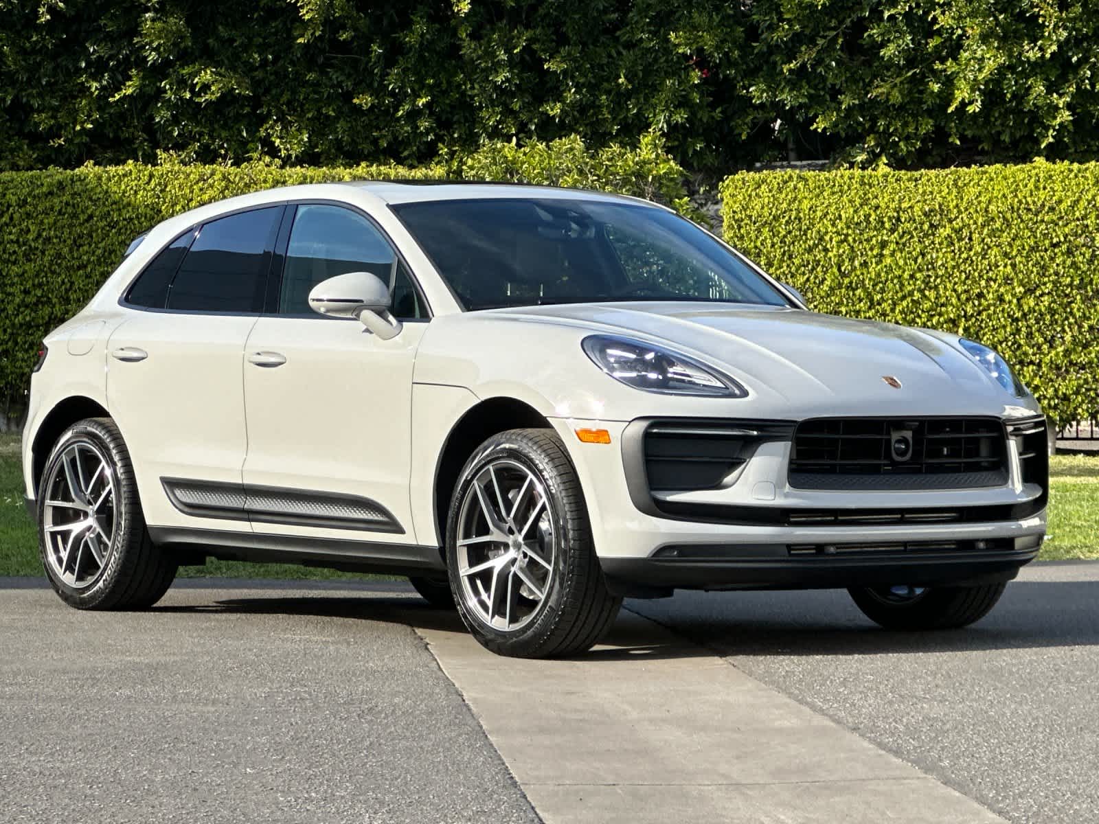 Thumbnail: 2026 Porsche Macan - 10