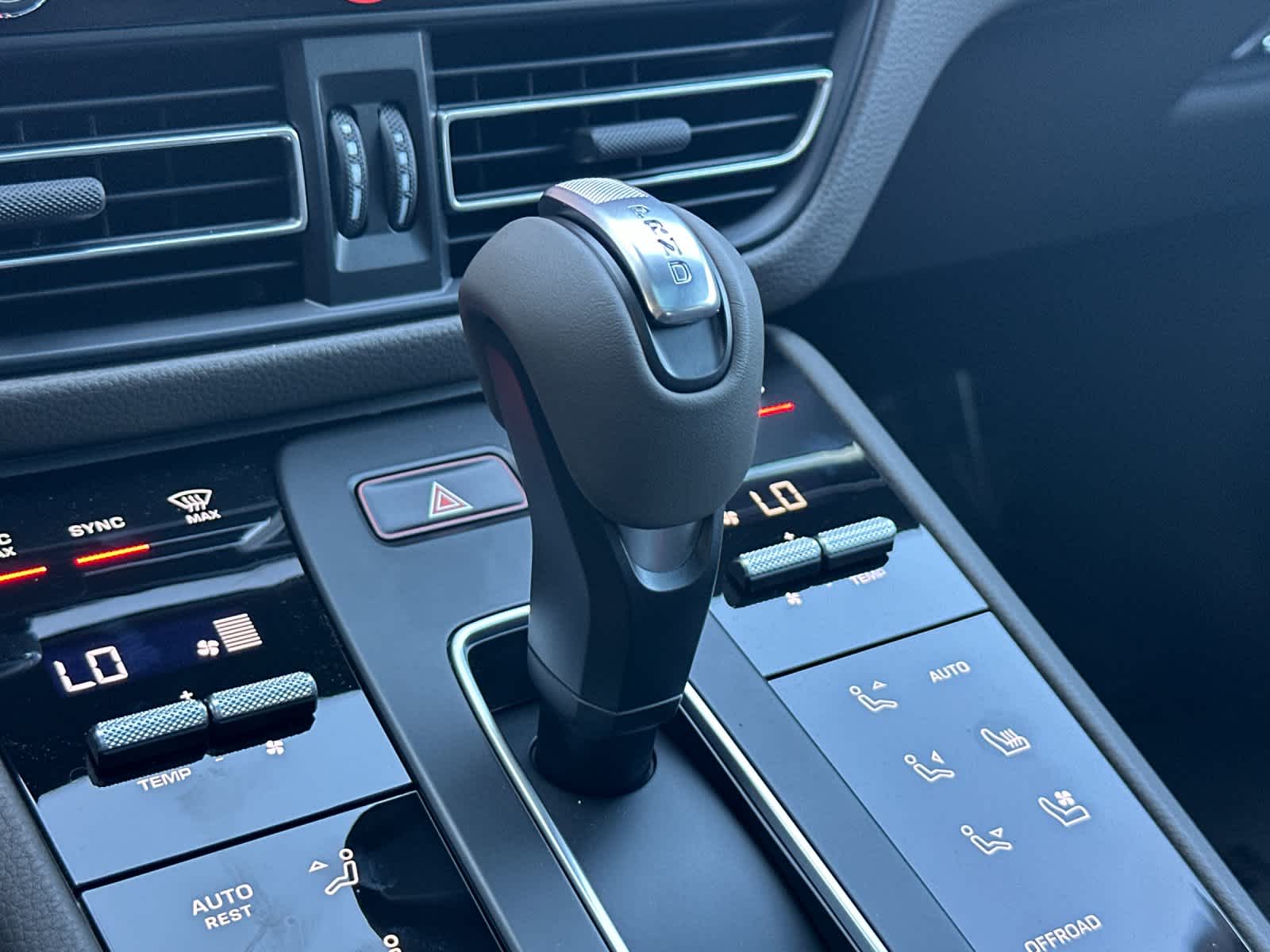 Thumbnail: 2026 Porsche Macan - 25