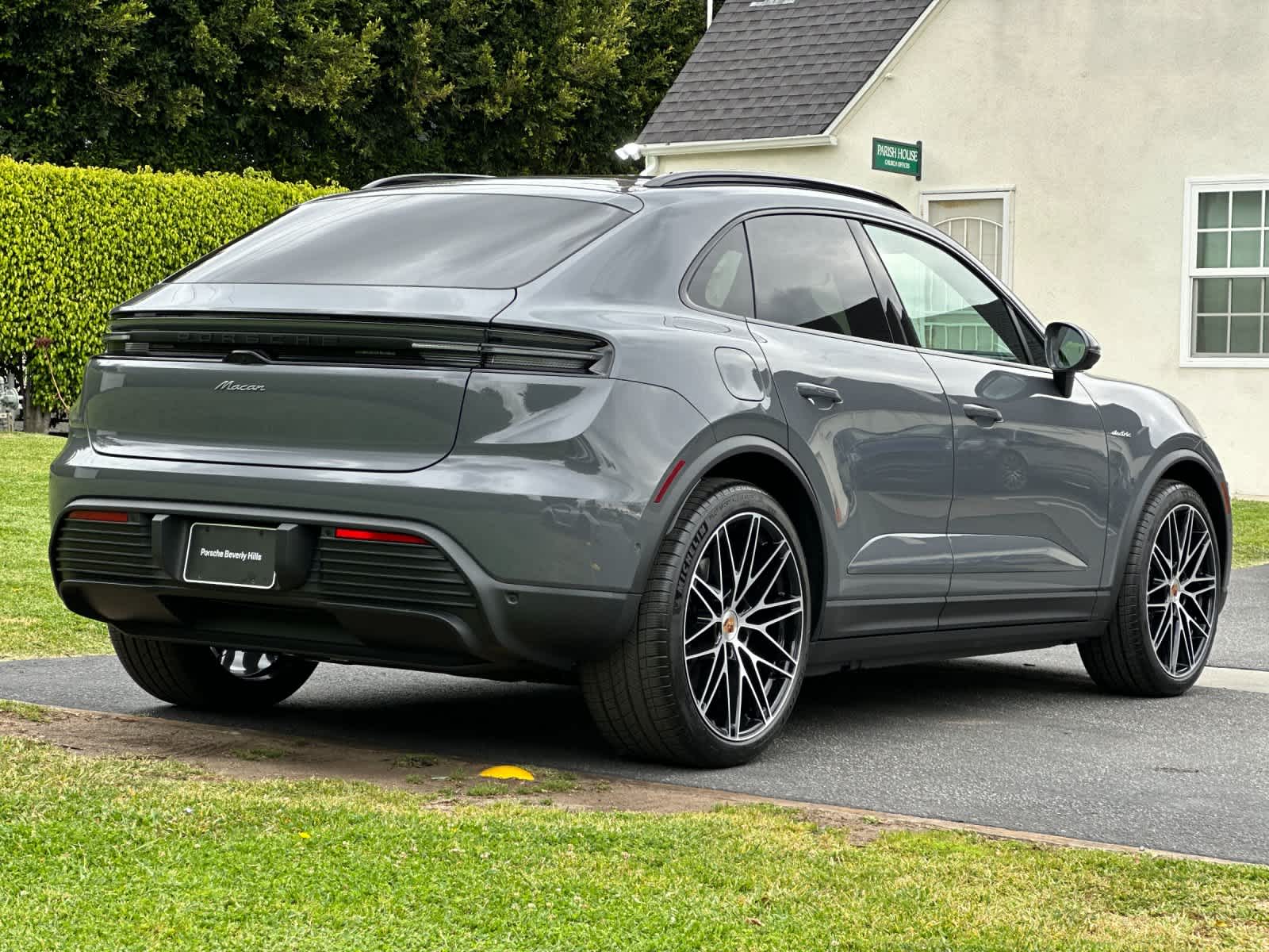 Thumbnail: 2026 Porsche Macan - 8
