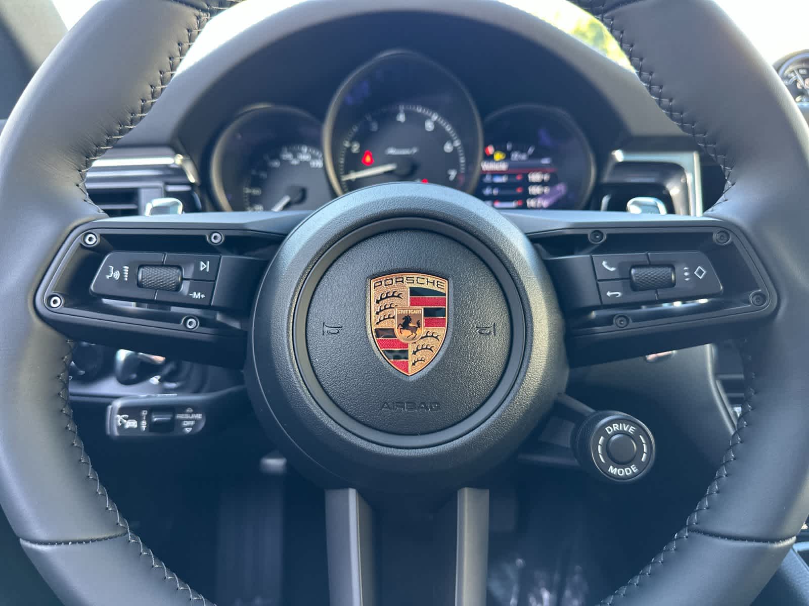 Thumbnail: 2026 Porsche Macan - 25