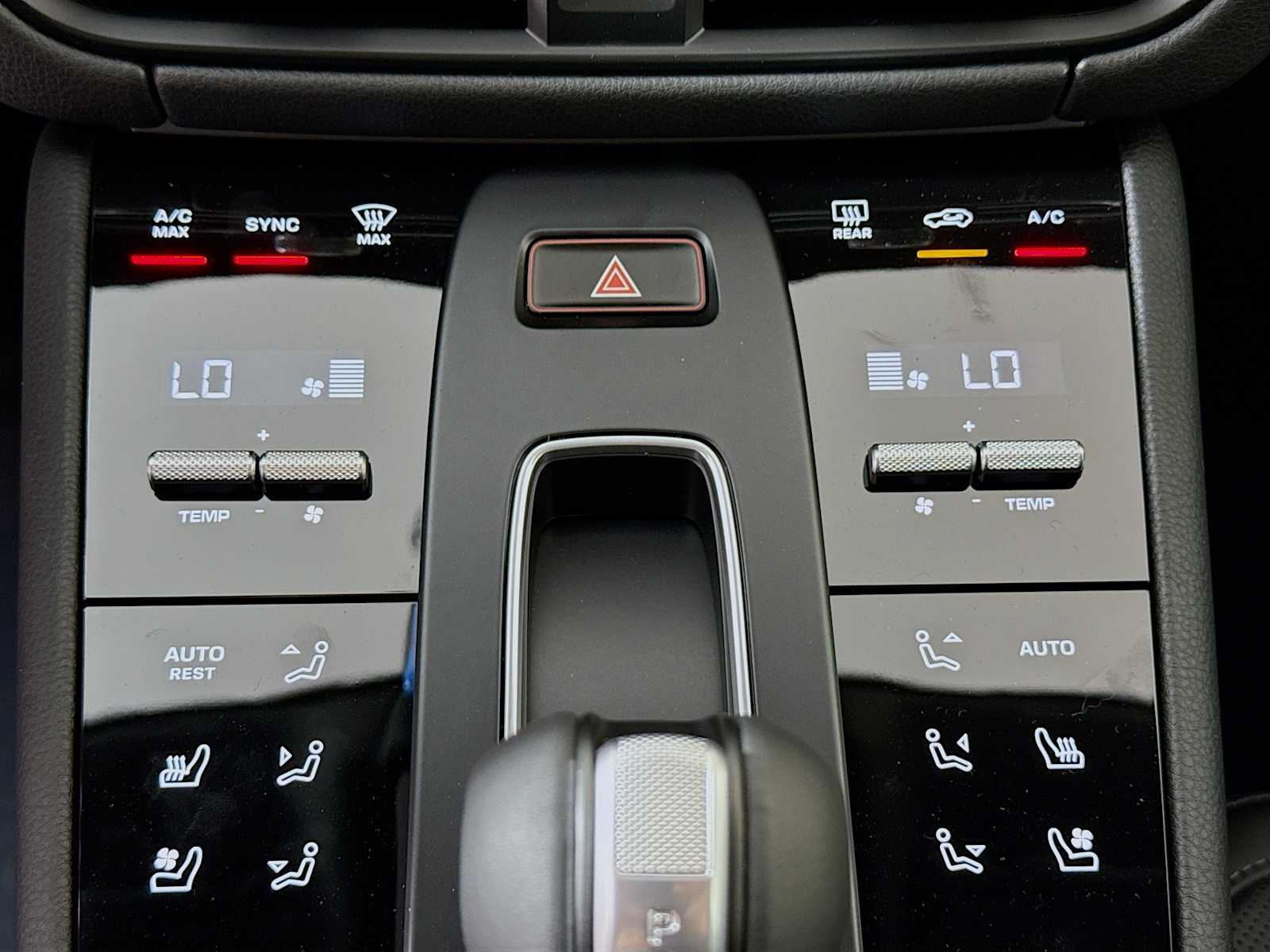 Thumbnail: 2026 Porsche Macan - 13