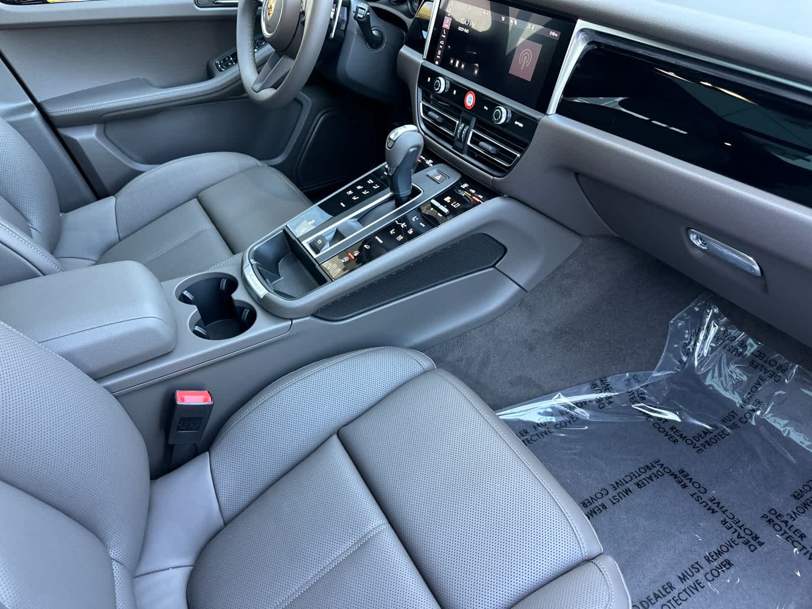 Thumbnail: 2026 Porsche Macan - 17