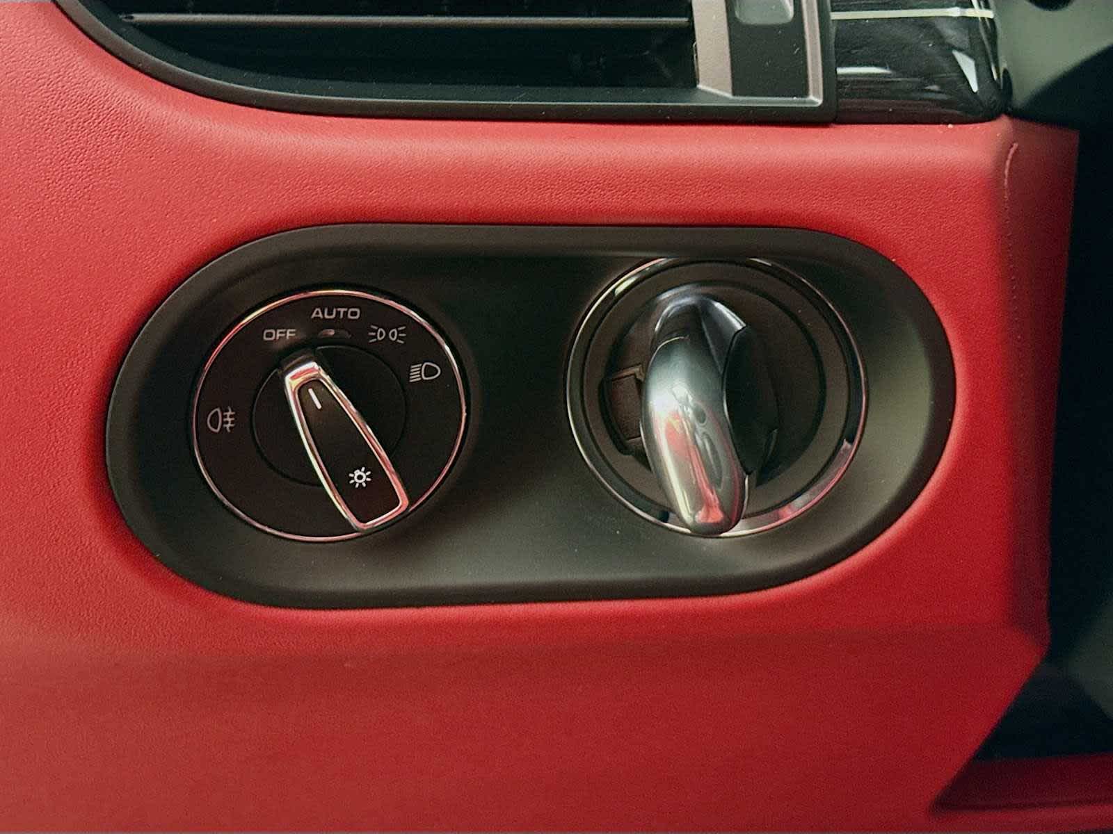 Thumbnail: 2025 Porsche Macan - 11