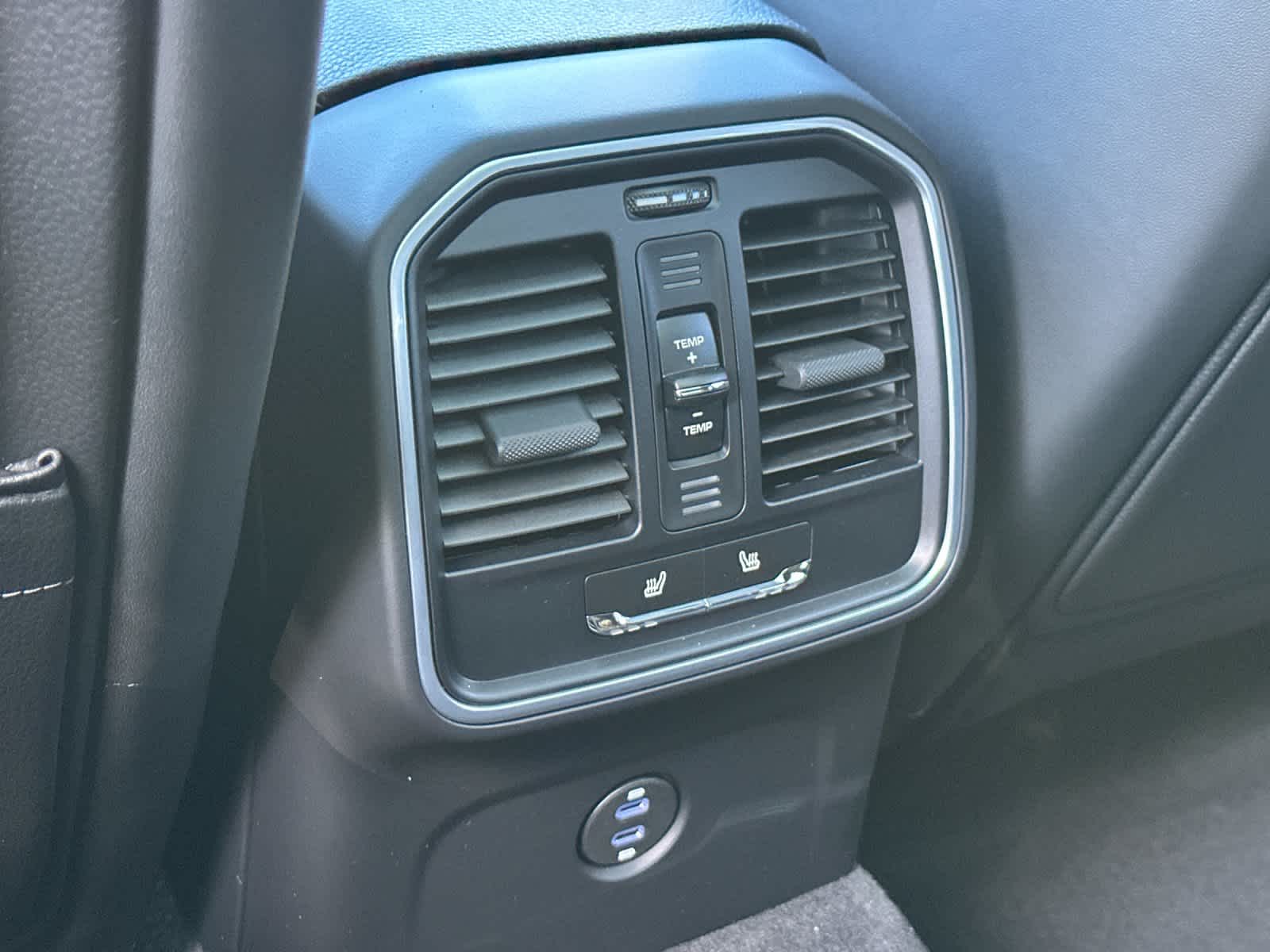 Thumbnail: 2026 Porsche Macan - 14