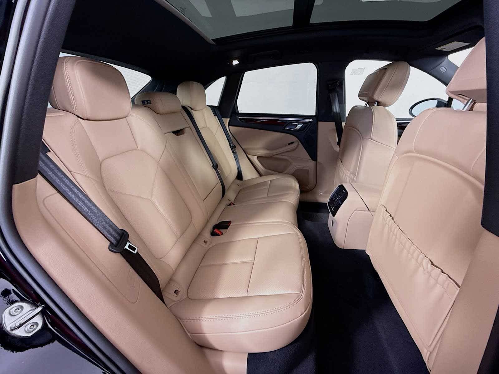 Thumbnail: 2026 Porsche Macan - 20