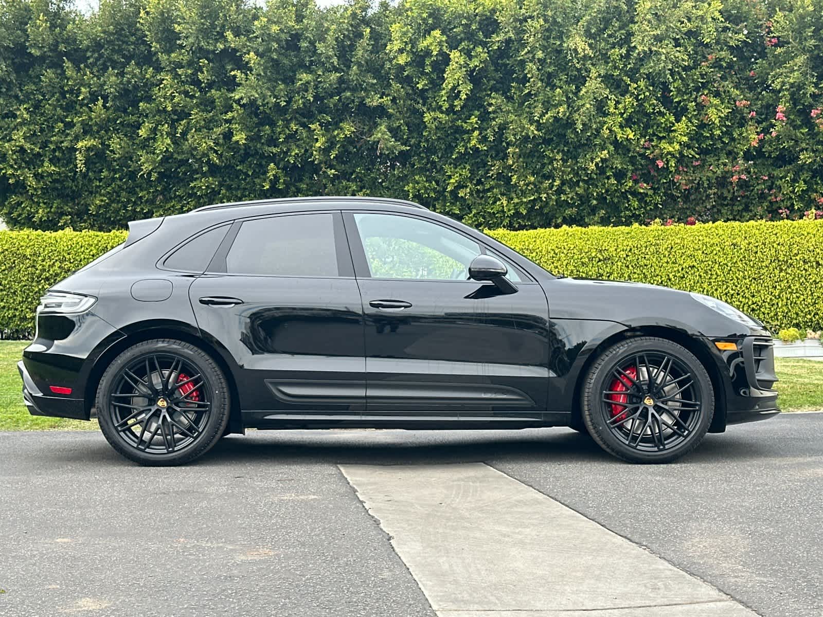 Thumbnail: 2026 Porsche Macan - 9