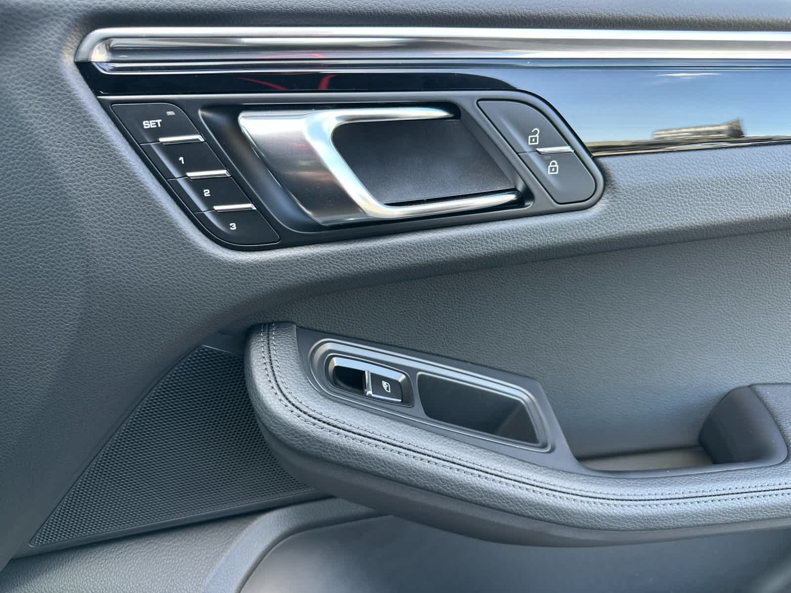 Thumbnail: 2026 Porsche Macan - 19