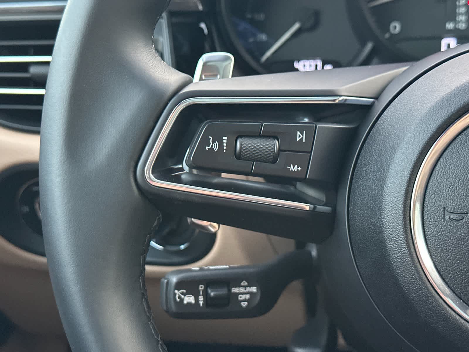 Thumbnail: 2025 Porsche Macan - 26