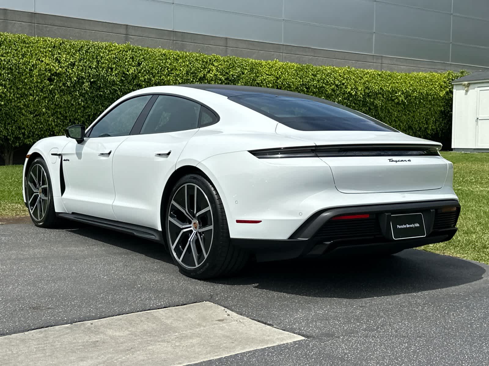 Thumbnail: 2026 Porsche Taycan - 3
