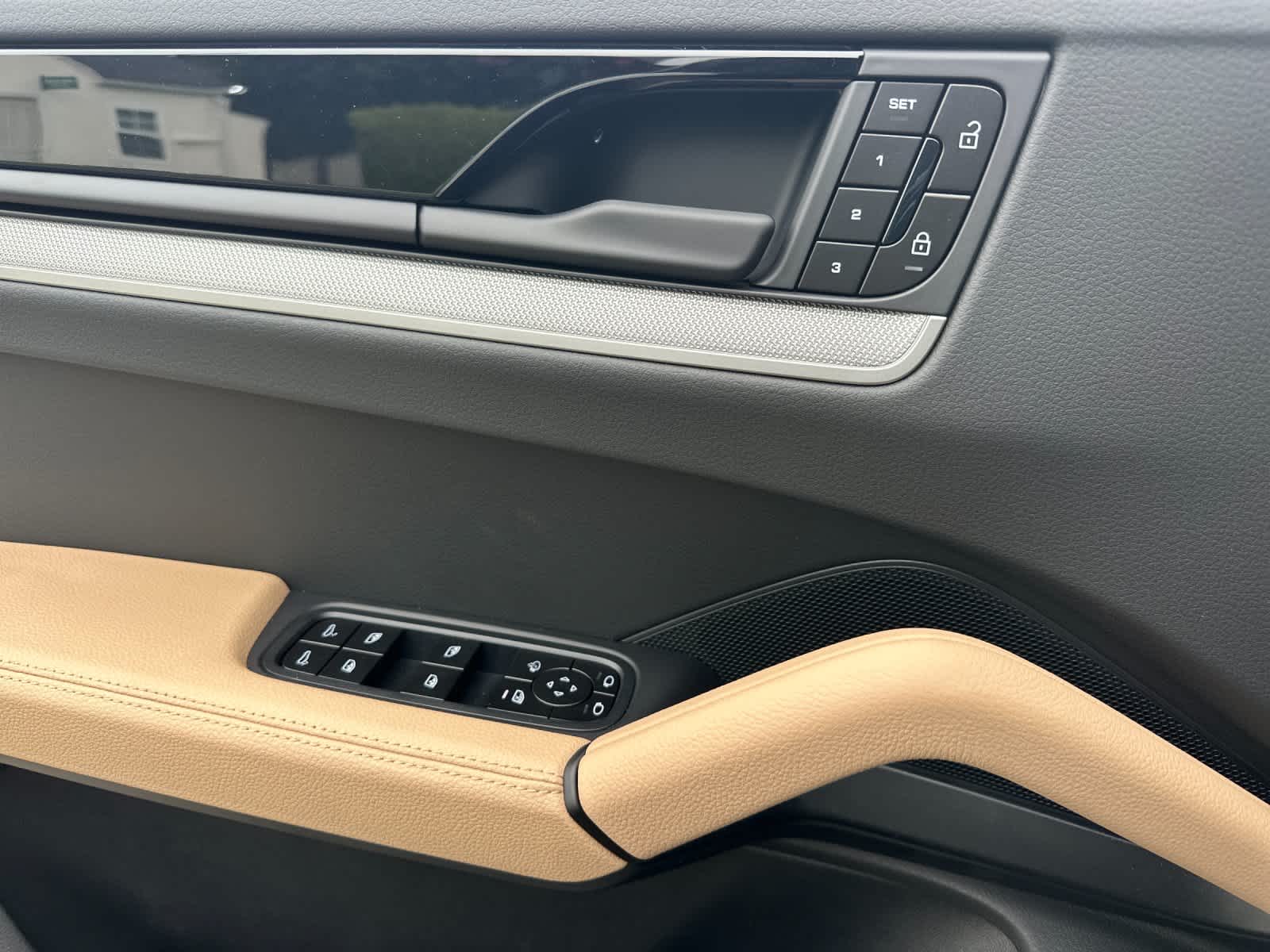 Thumbnail: 2026 Porsche Cayenne - 12