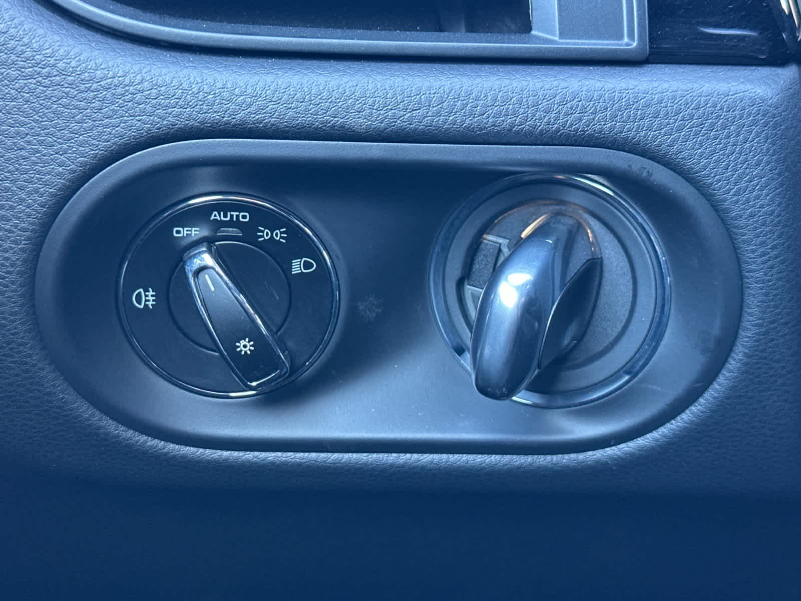 Thumbnail: 2025 Porsche Macan - 29