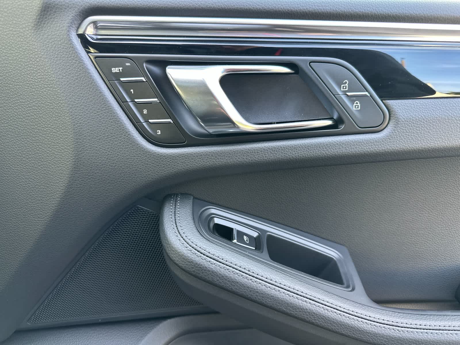 Thumbnail: 2026 Porsche Macan - 19