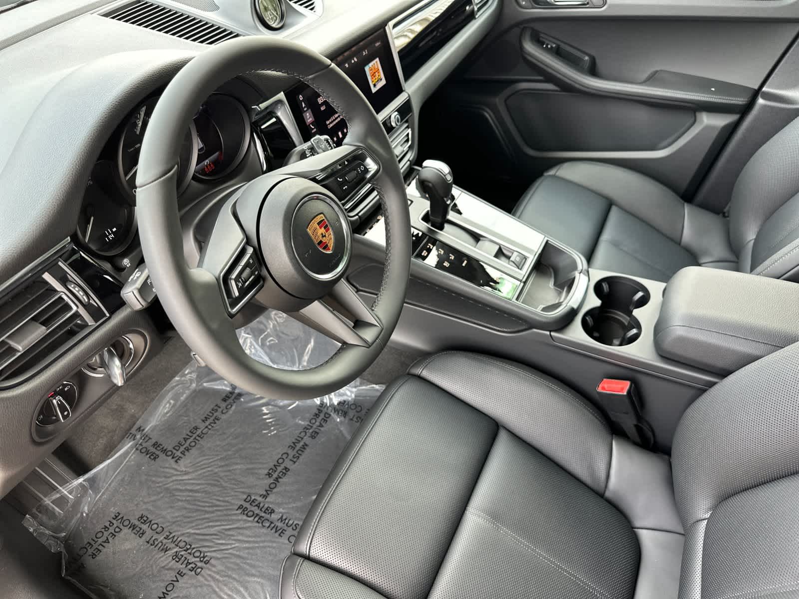 Thumbnail: 2026 Porsche Macan - 4