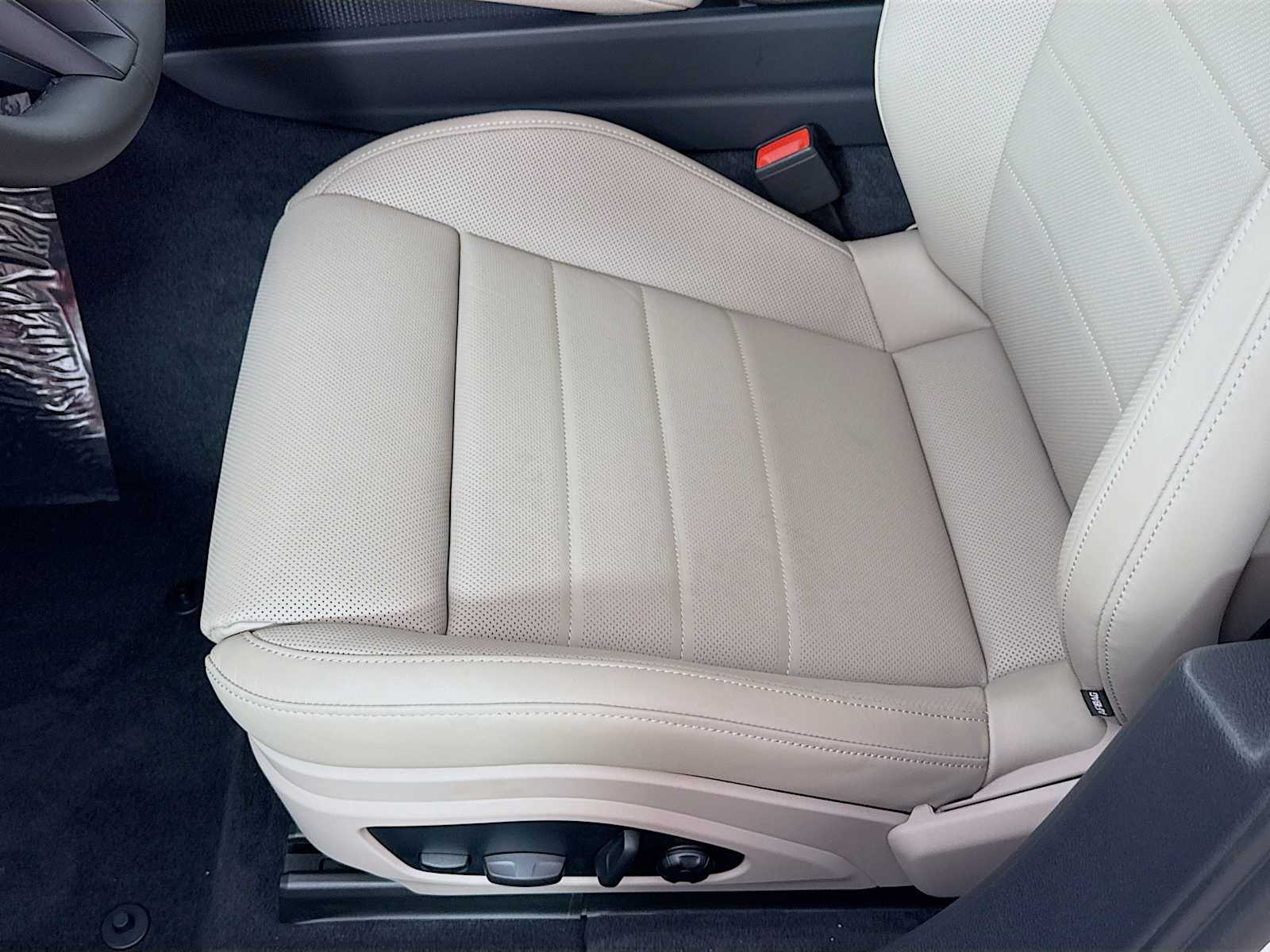 Thumbnail: 2025 Porsche Panamera - 15