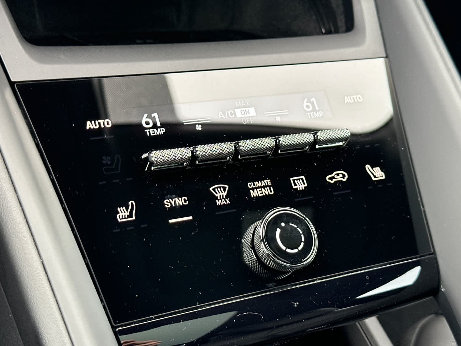 Thumbnail: 2026 Porsche Macan - 23