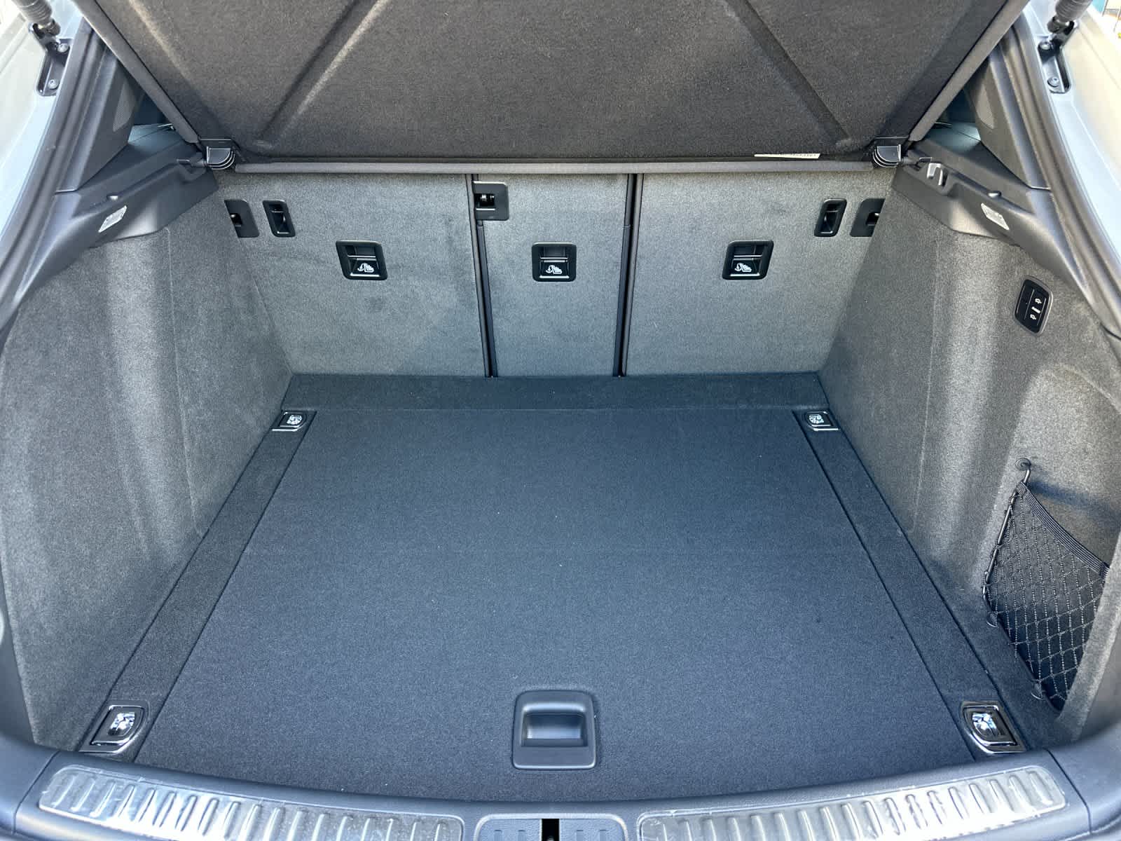 Thumbnail: 2026 Porsche Macan - 16