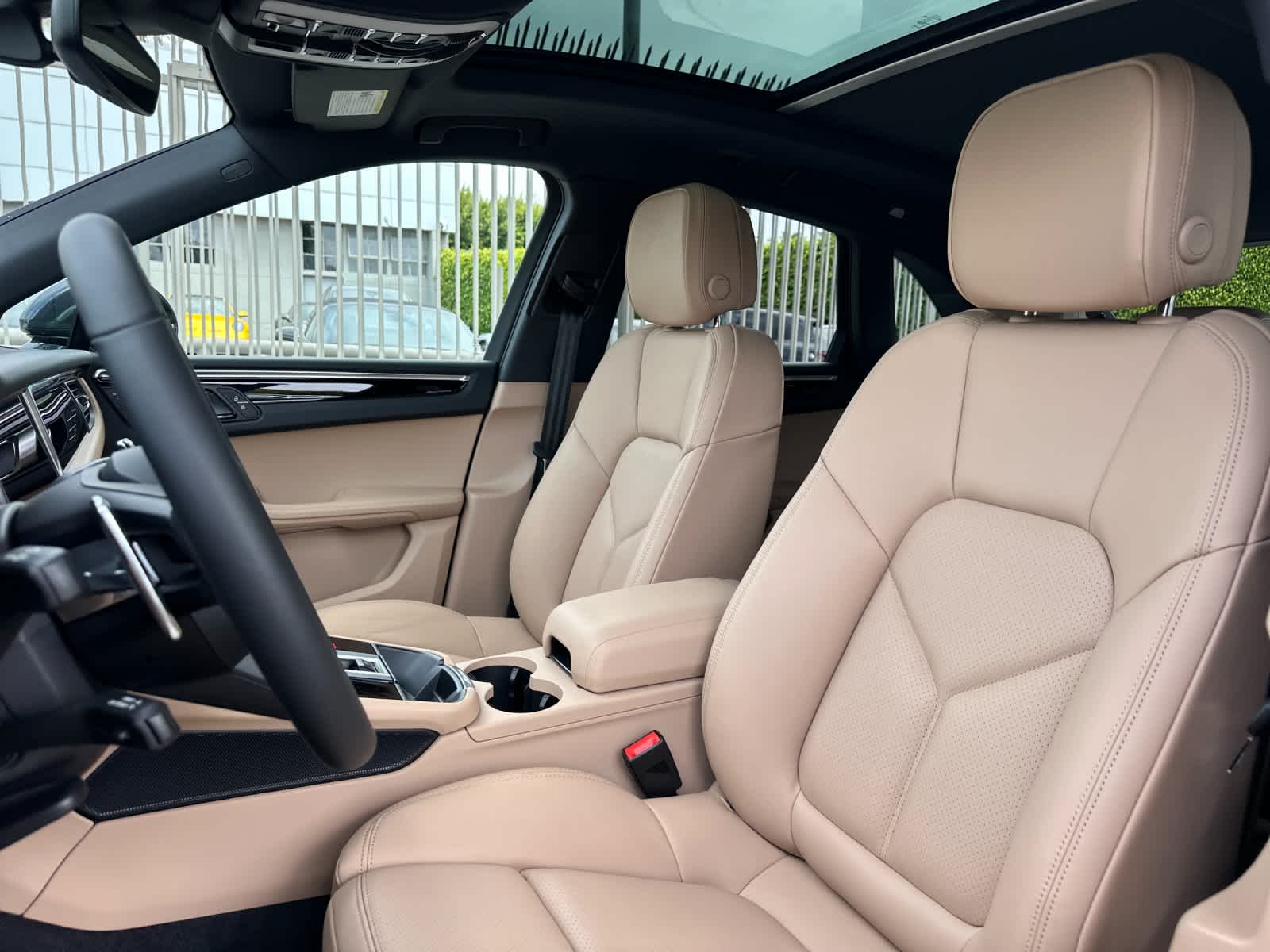 Thumbnail: 2026 Porsche Macan - 5