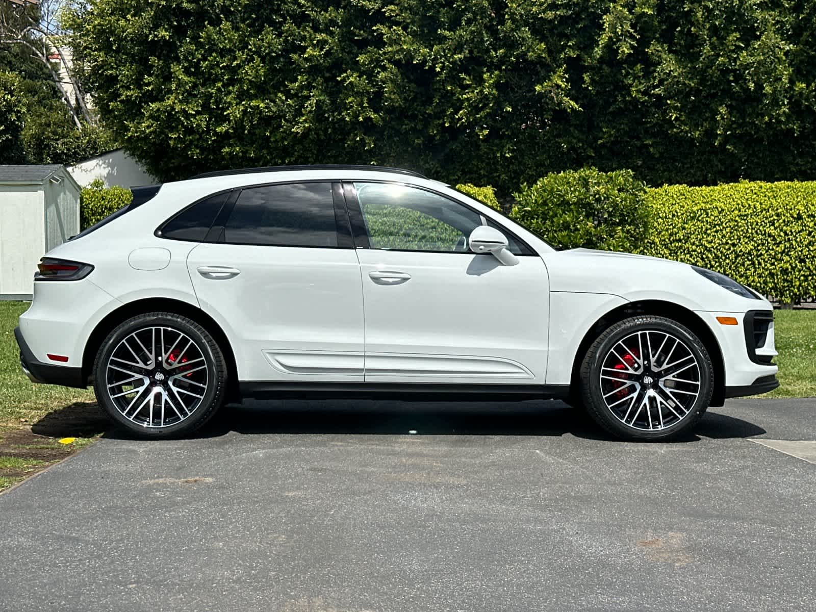 Thumbnail: 2026 Porsche Macan - 9